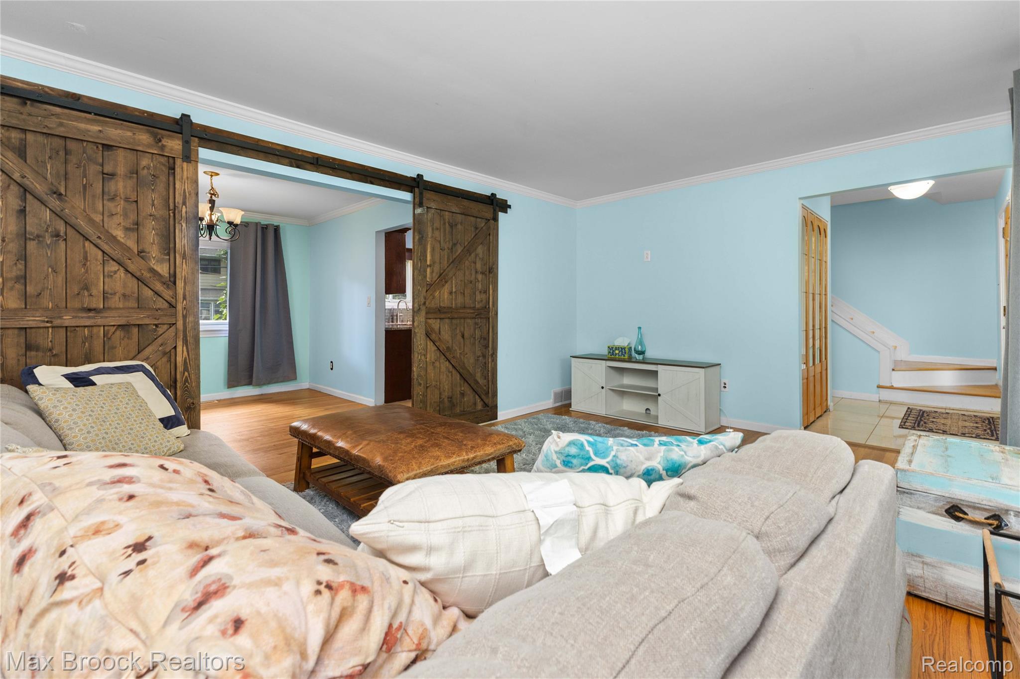 2312 Hillcrescent Drive Property Photo 10