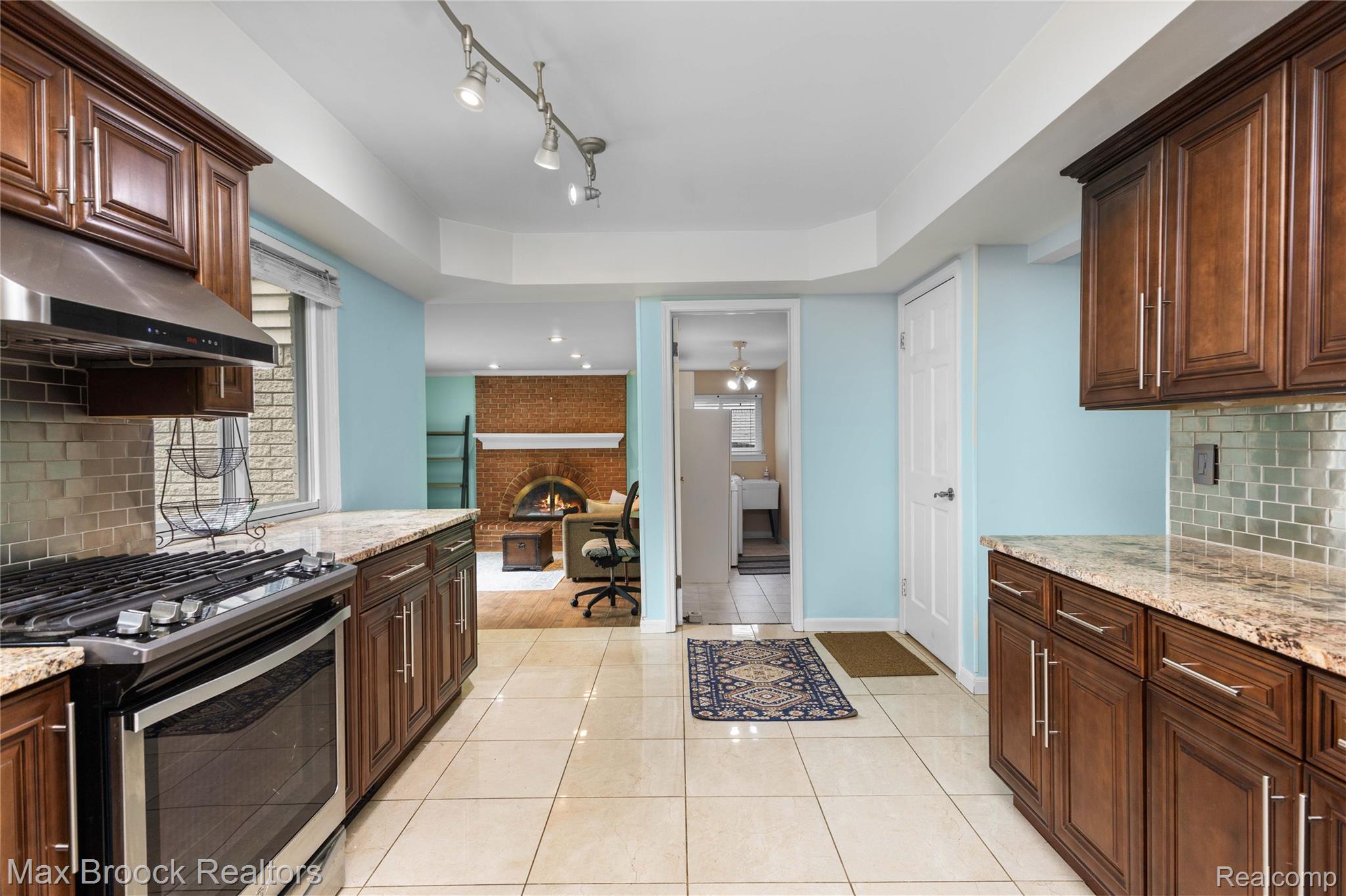 2312 Hillcrescent Drive Property Photo 15