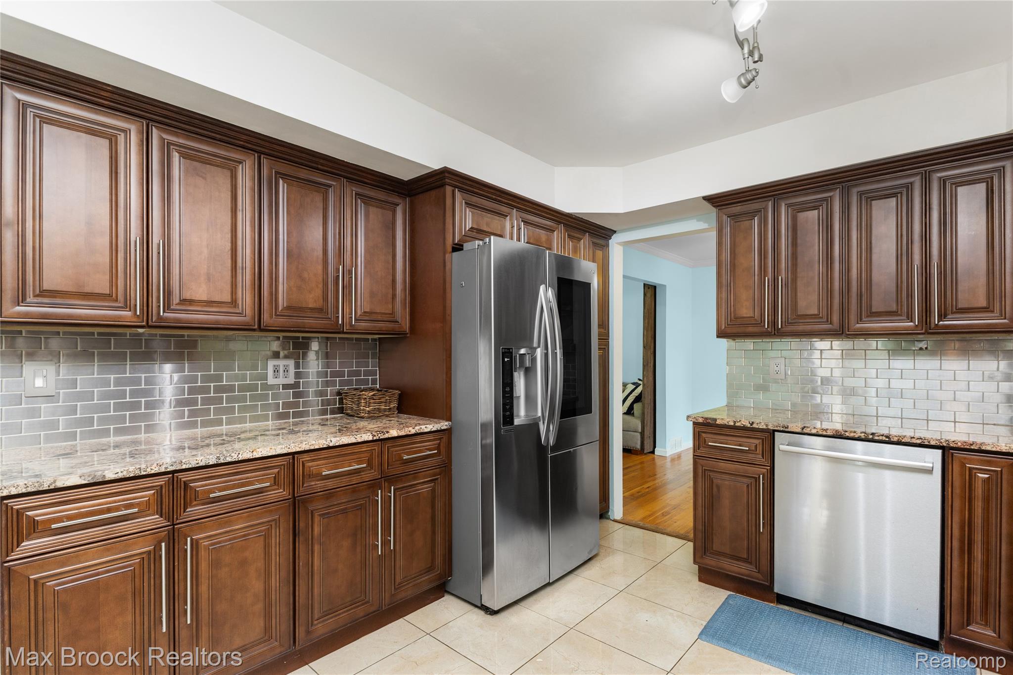 2312 Hillcrescent Drive Property Photo 16