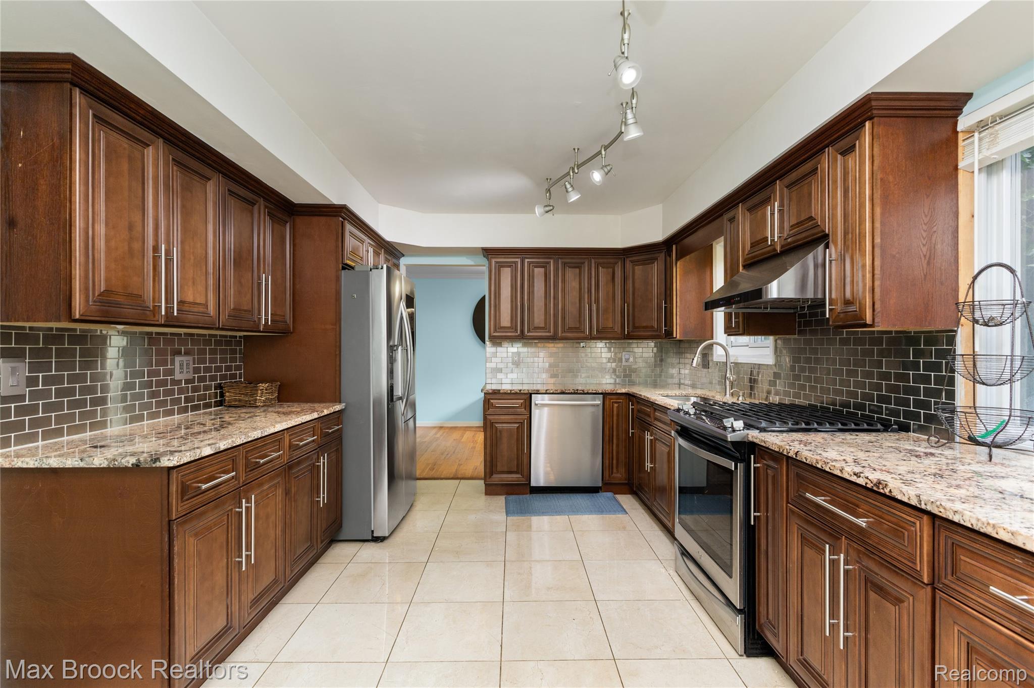 2312 Hillcrescent Drive Property Photo 17
