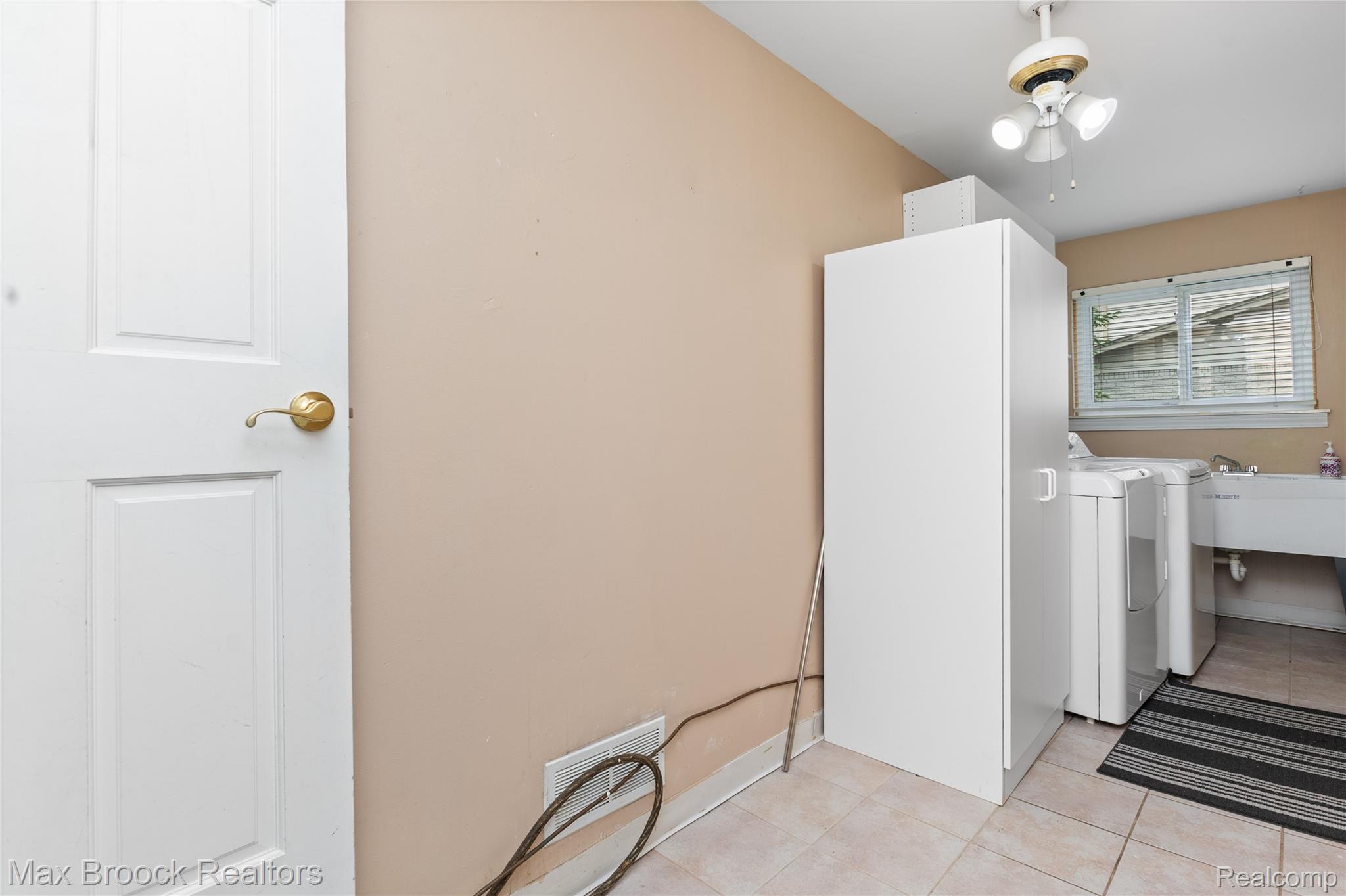 2312 Hillcrescent Drive Property Photo 27