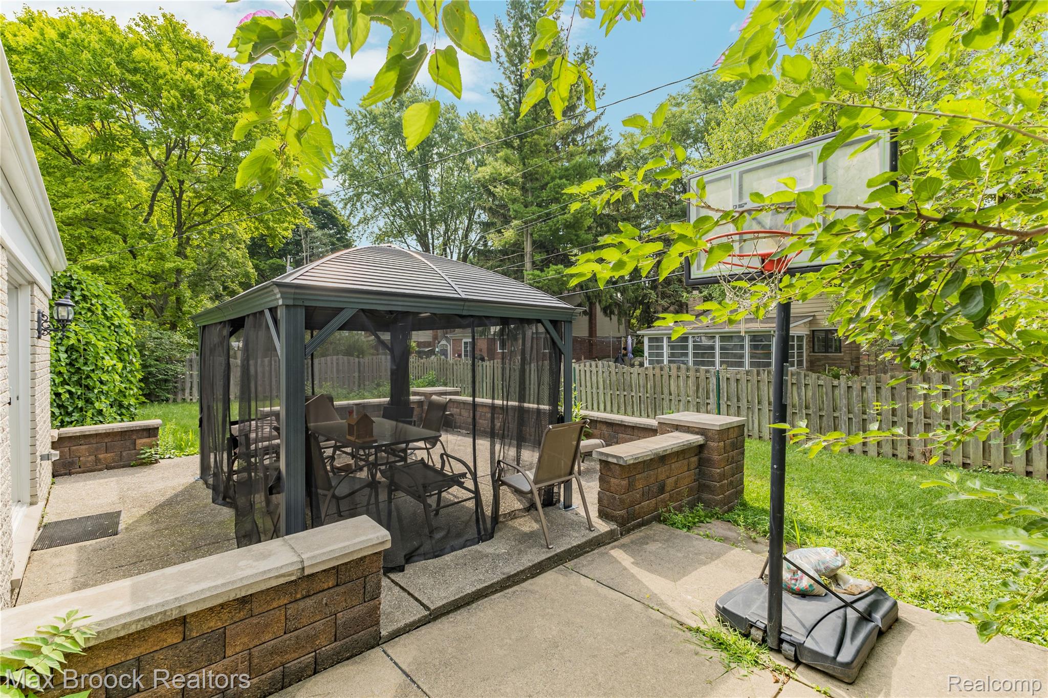 2312 Hillcrescent Drive Property Photo 45