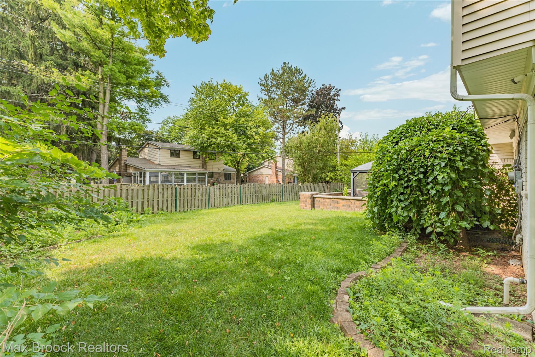 2312 Hillcrescent Drive Property Photo 49