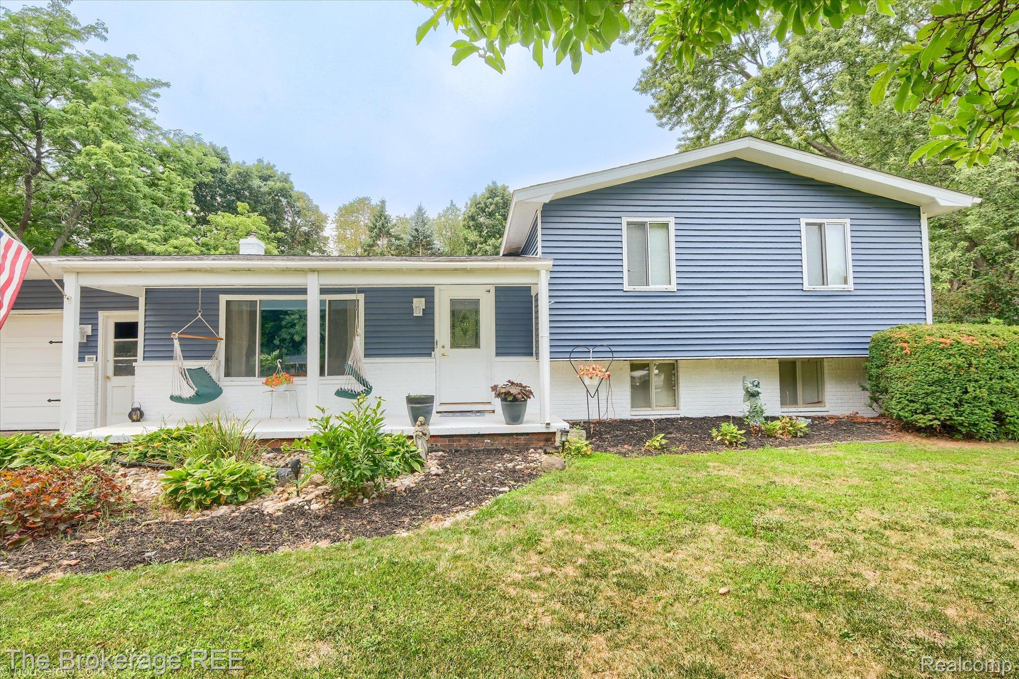 2127 Holly Tree Drive Property Photo 3