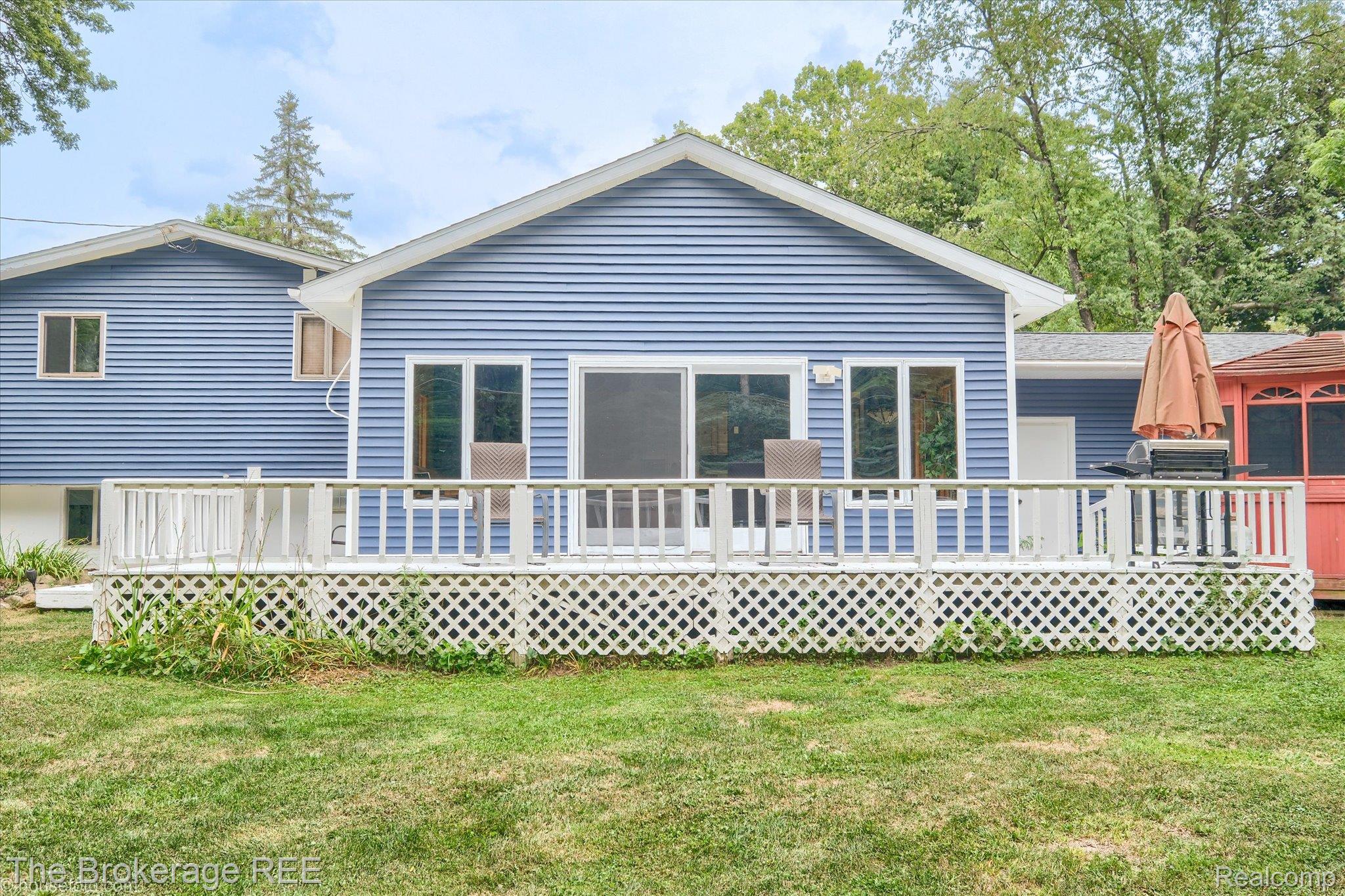 2127 Holly Tree Drive Property Photo 6