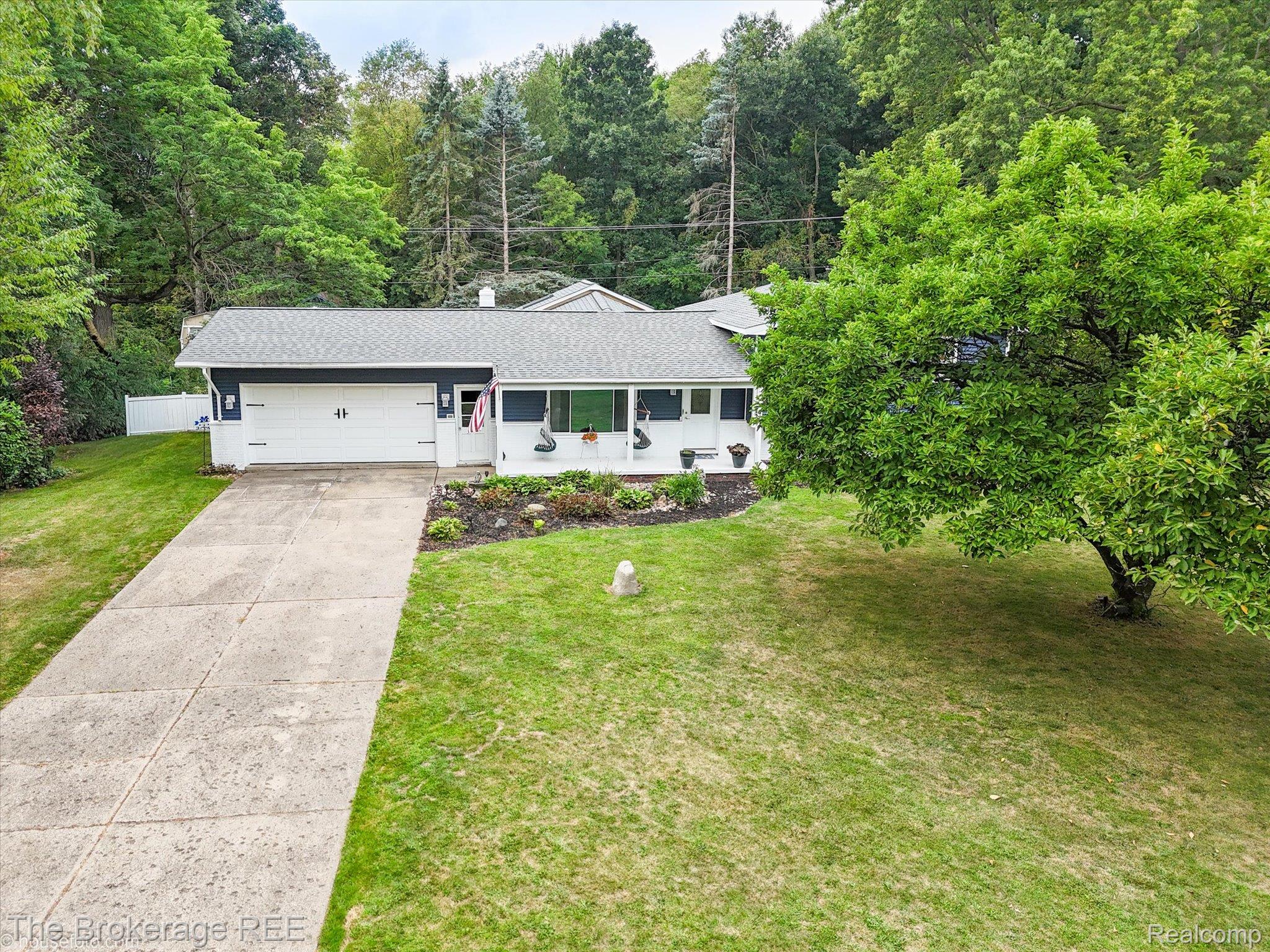 2127 Holly Tree Drive Property Photo 9