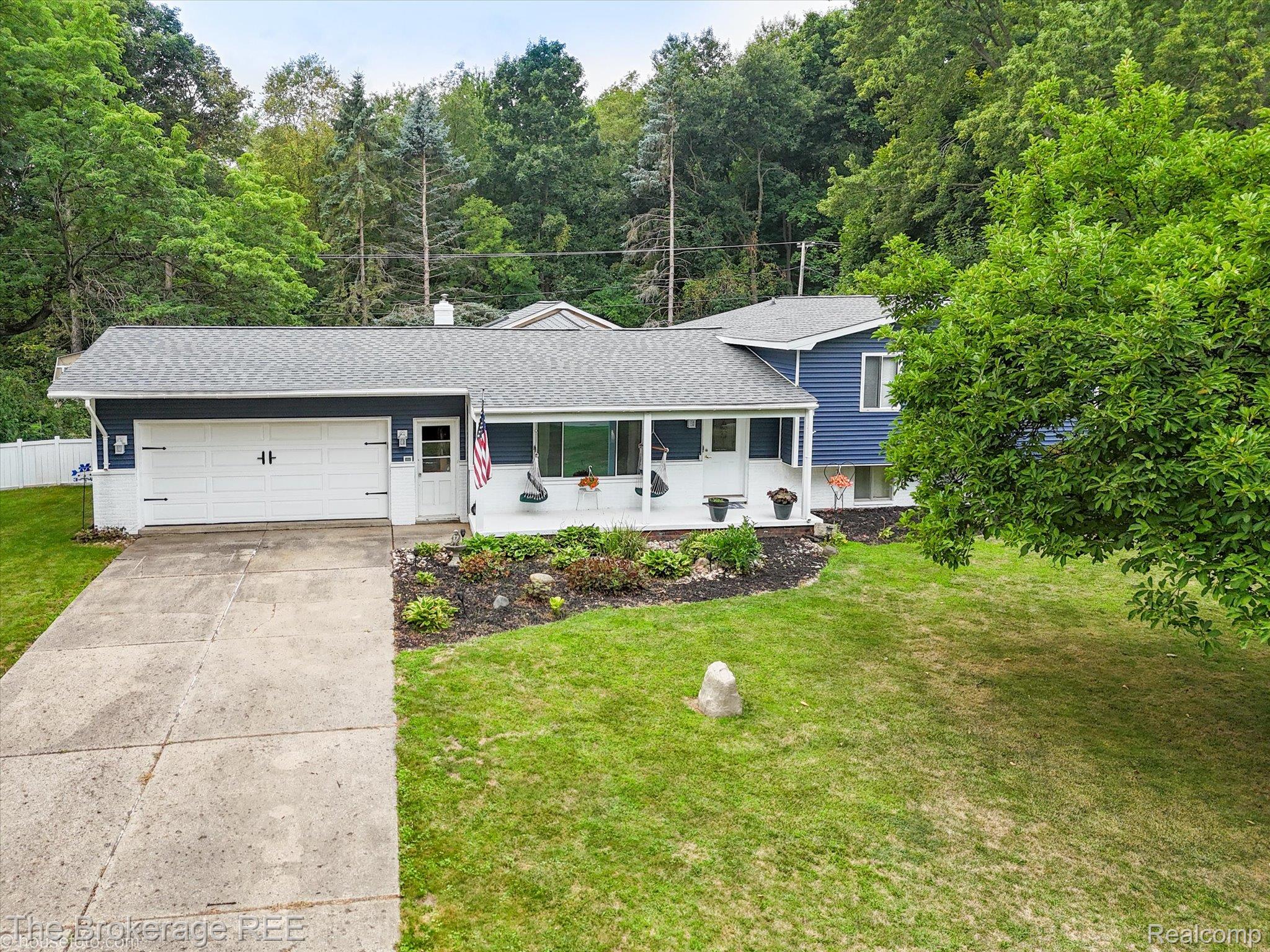 2127 Holly Tree Drive Property Photo 10