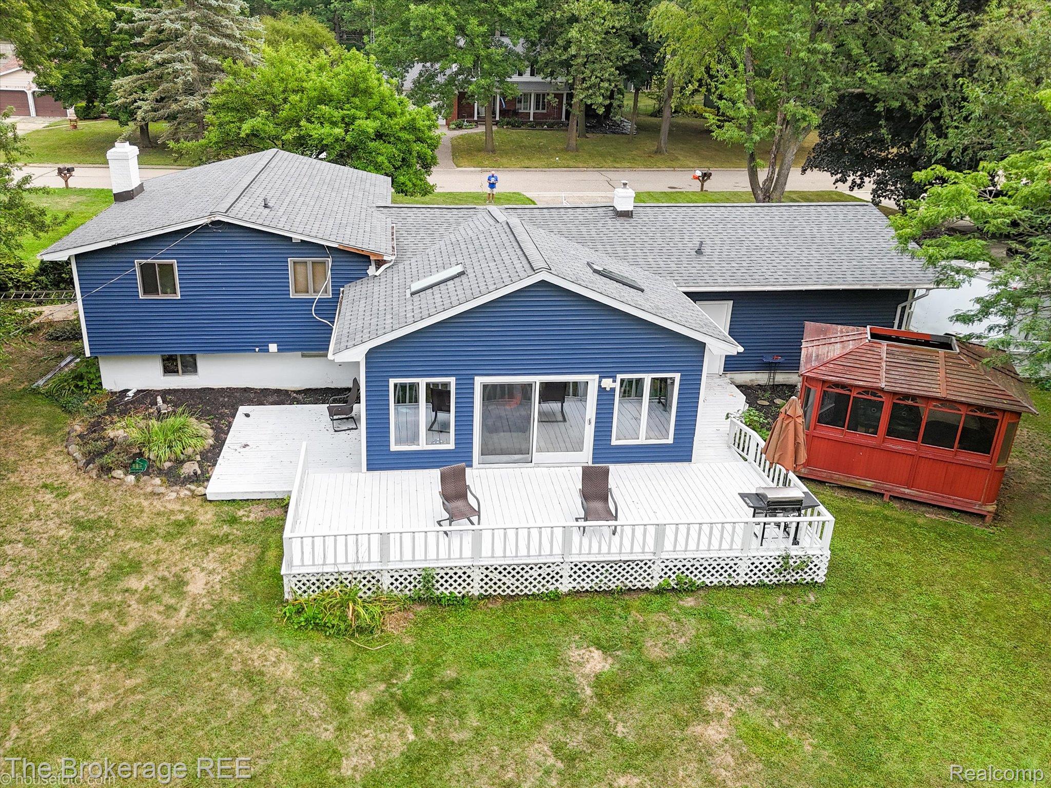 2127 Holly Tree Drive Property Photo 14