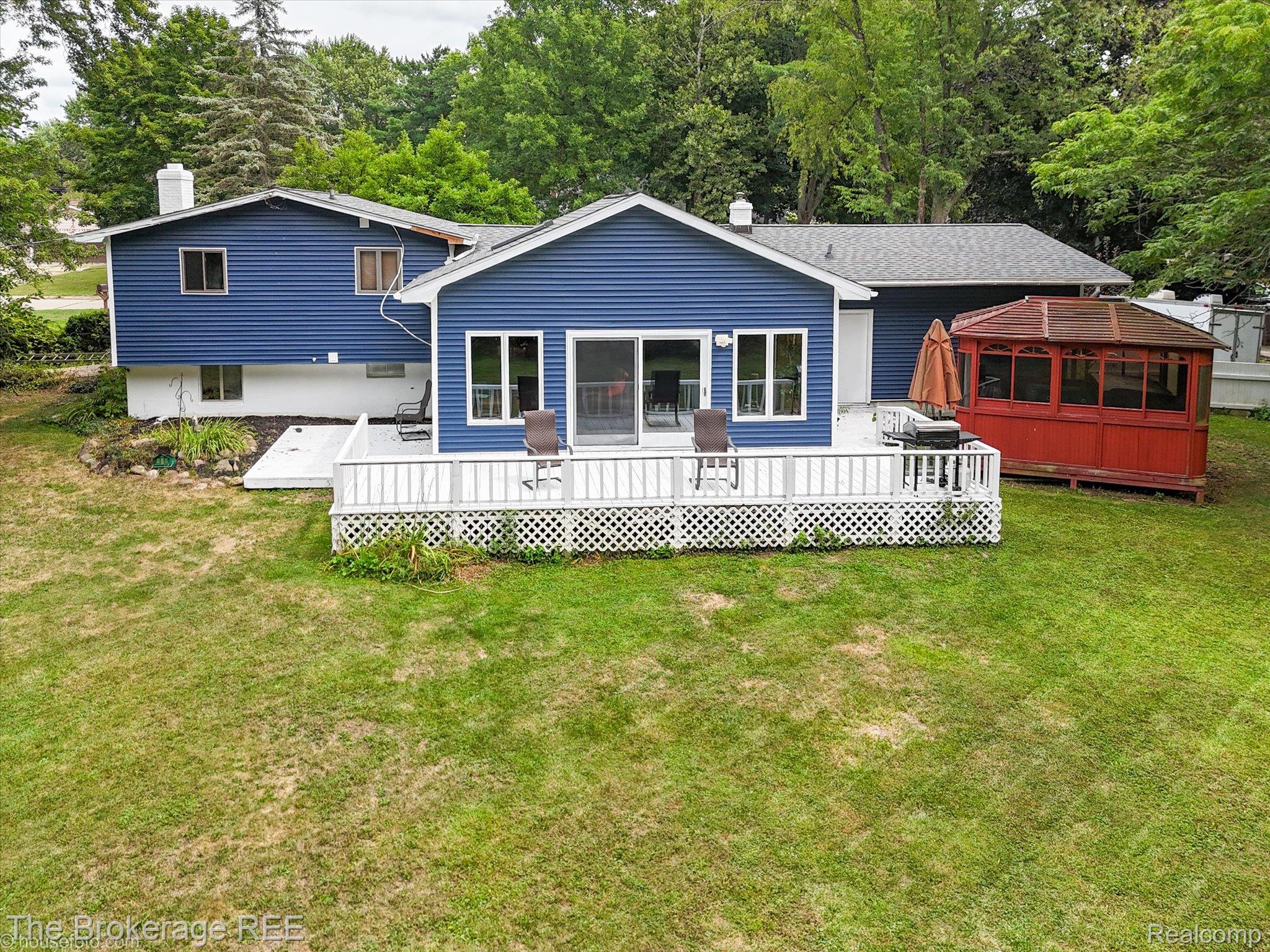 2127 Holly Tree Drive Property Photo 16