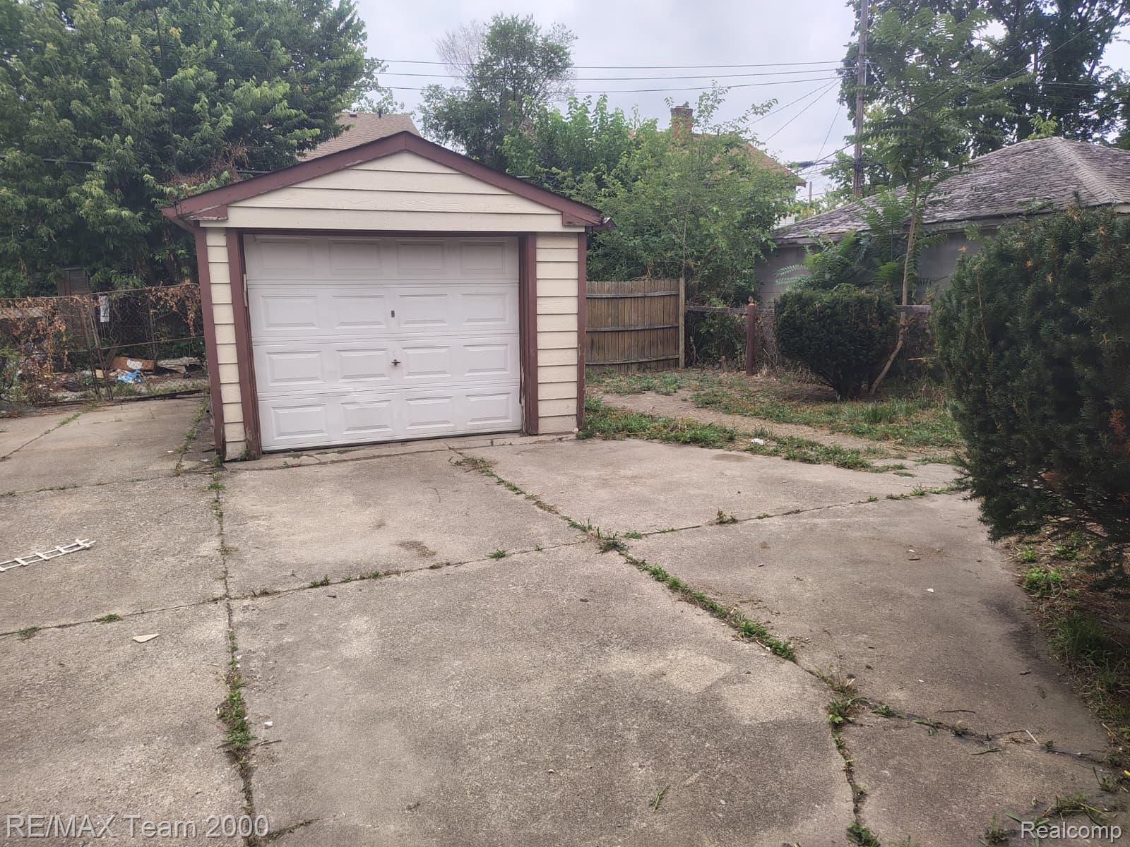 5200 S Martindale Street Property Photo 4