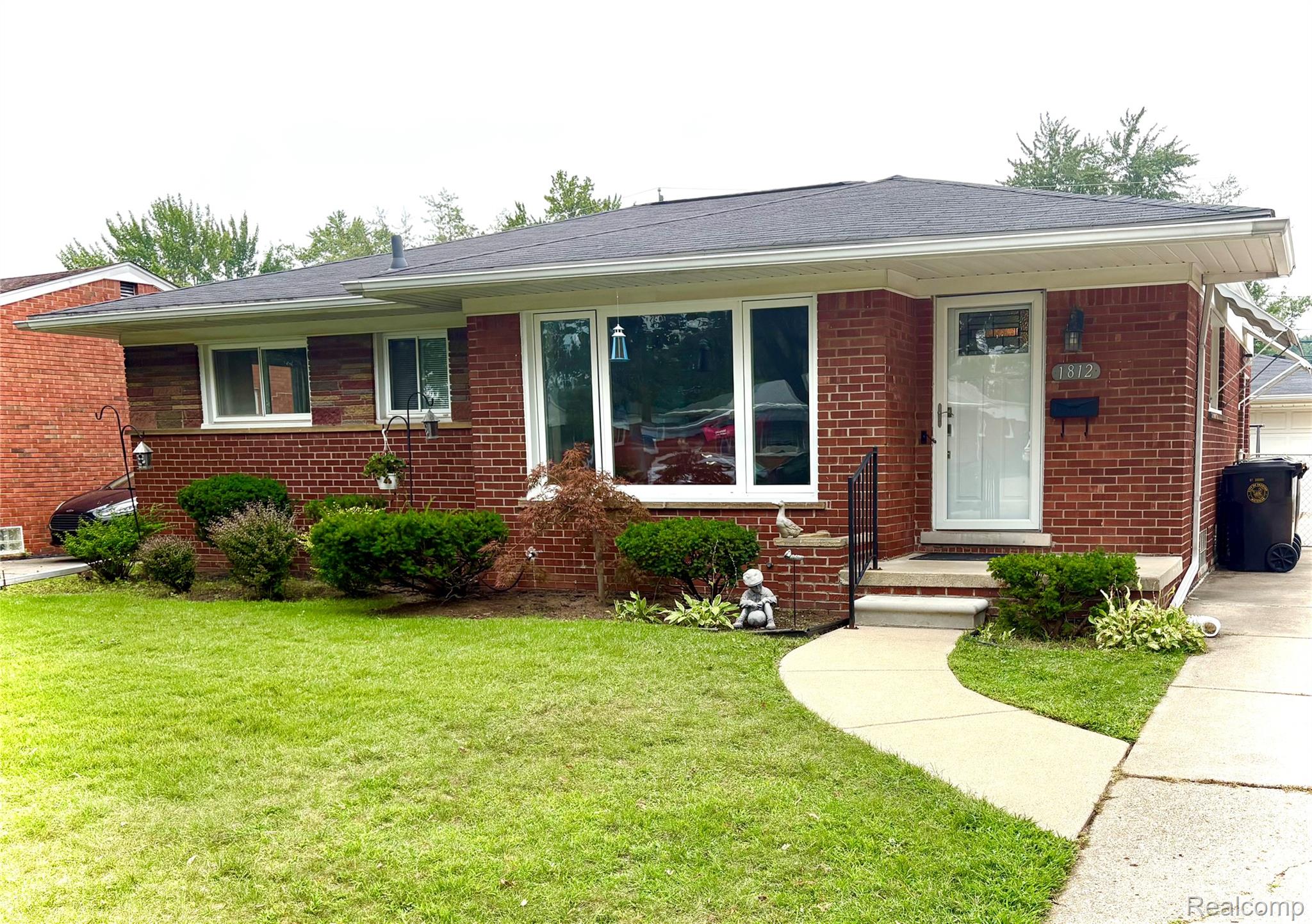 1812 E Longmeadow Road Property Photo 1