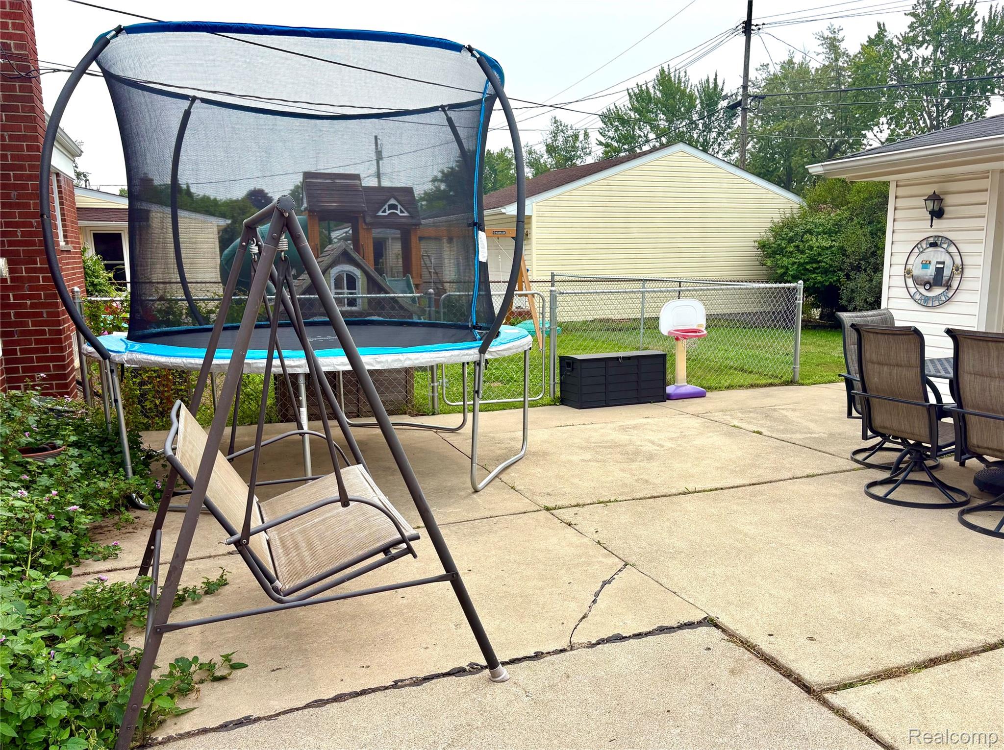 1812 E Longmeadow Road Property Photo 4