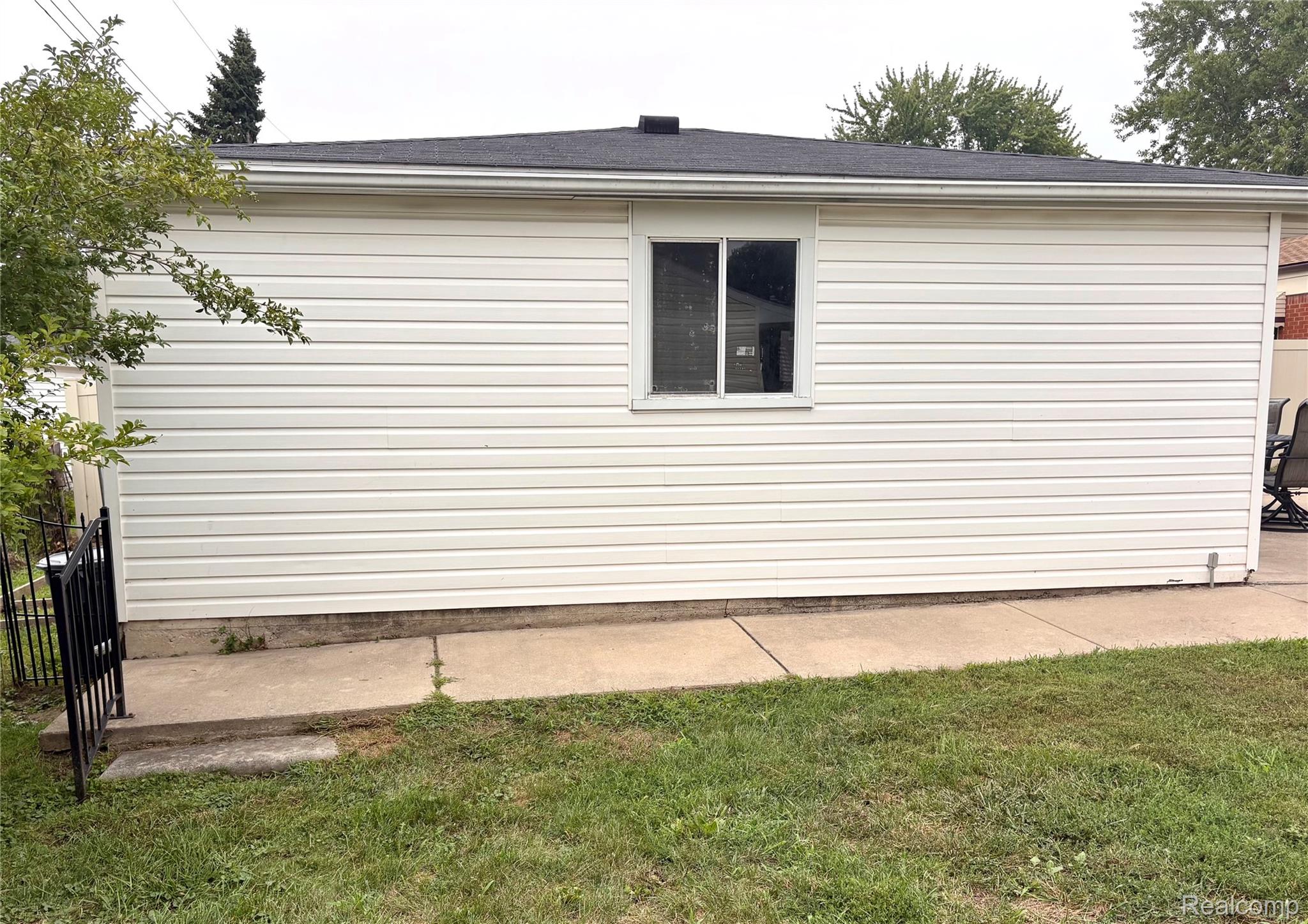 1812 E Longmeadow Road Property Photo 6