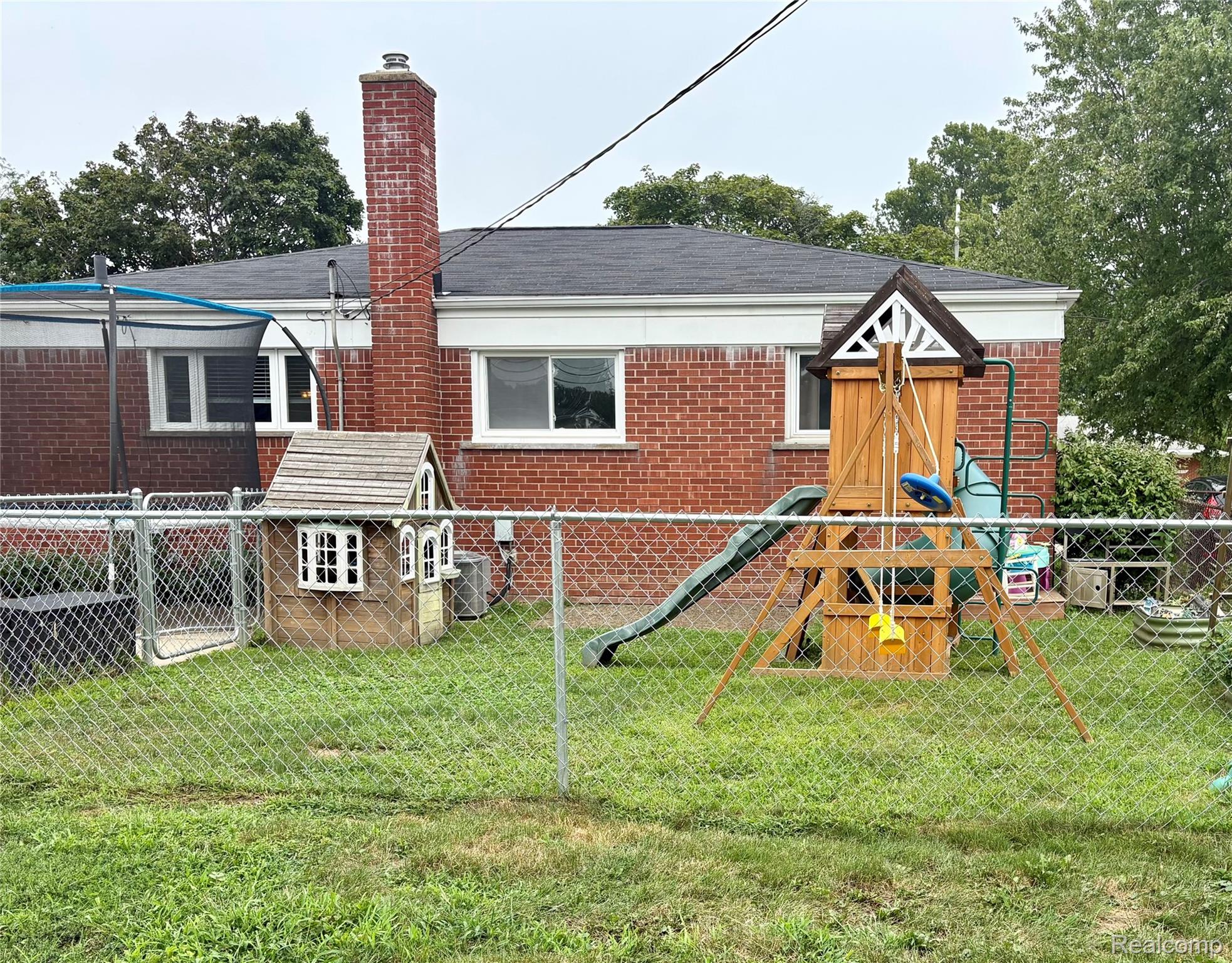 1812 E Longmeadow Road Property Photo 8