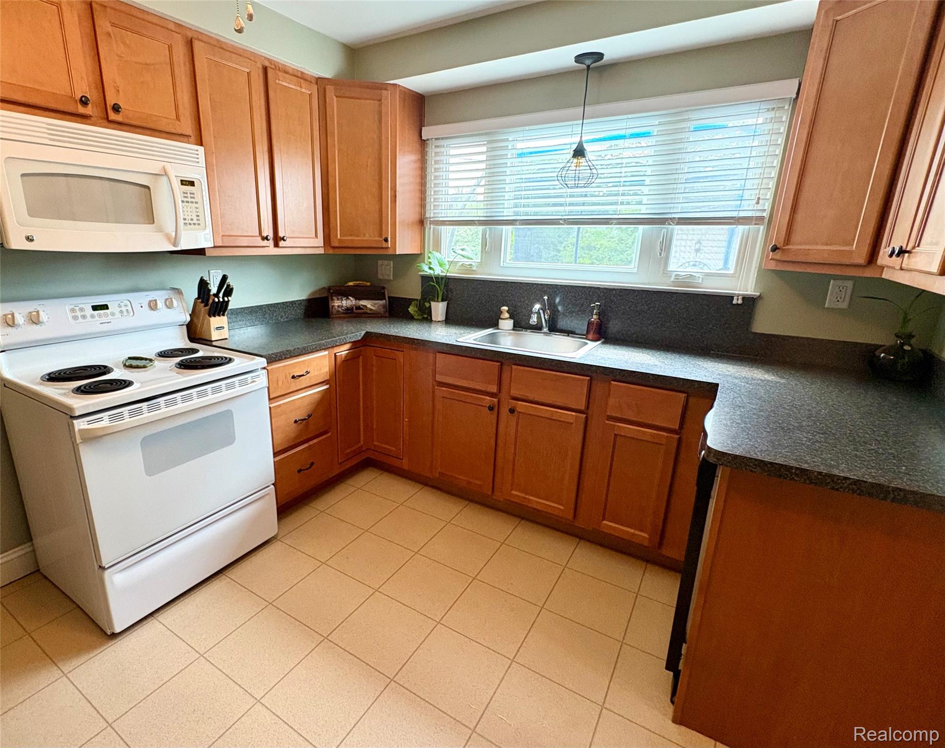 1812 E Longmeadow Road Property Photo 19