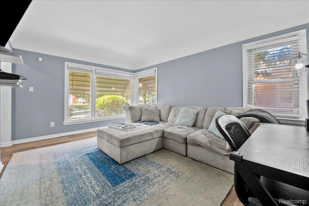 21365 Newcastle Road Property Photo 6