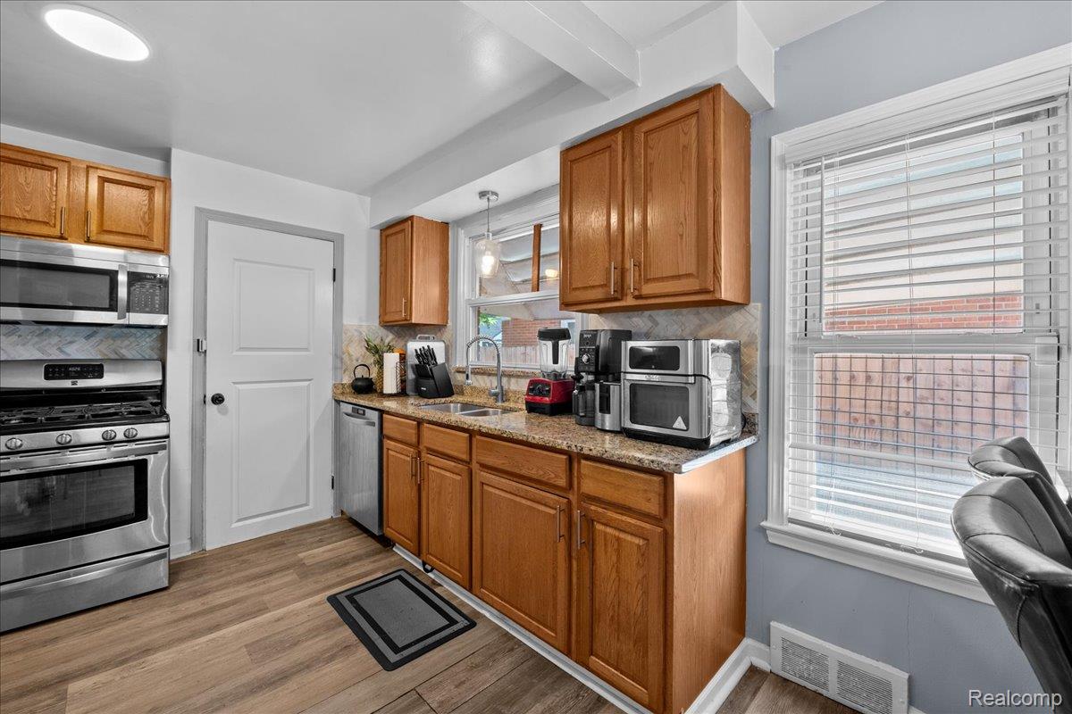 21365 Newcastle Road Property Photo 11