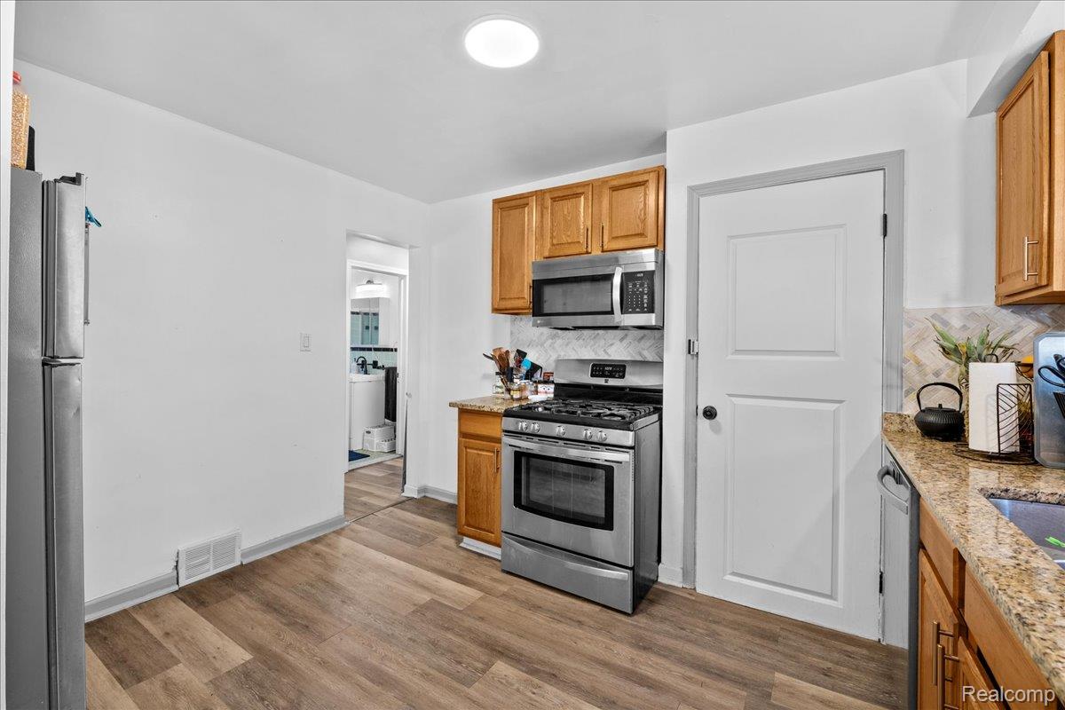 21365 Newcastle Road Property Photo 14
