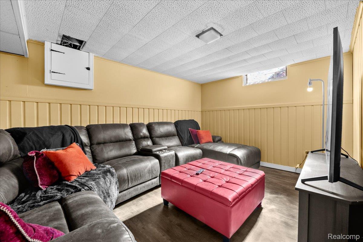 21365 Newcastle Road Property Photo 25