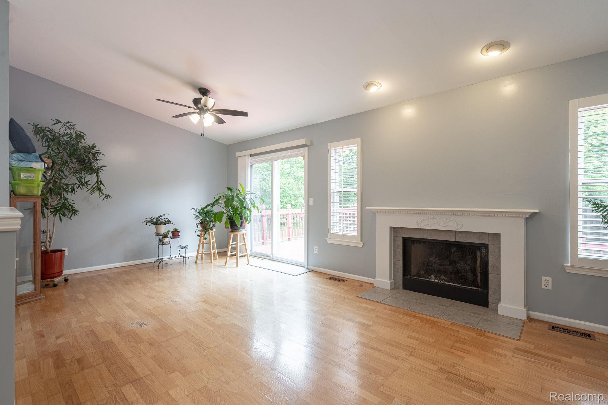 15177 Seeley Drive Property Photo 4
