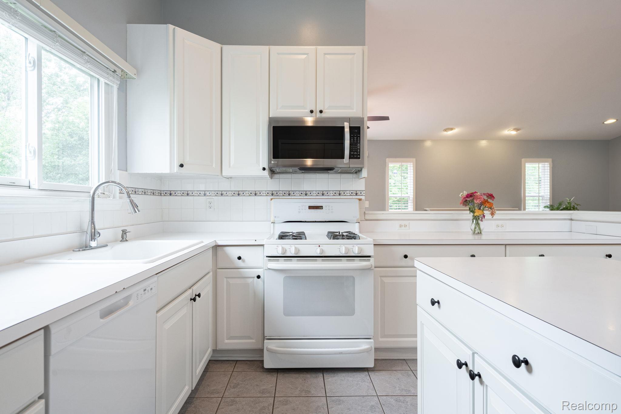 15177 Seeley Drive Property Photo 8