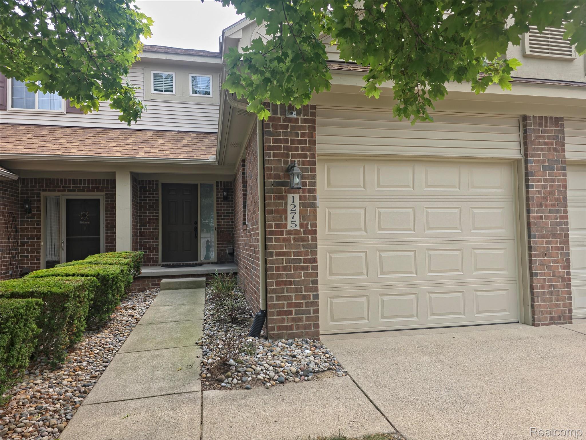 1275 Lilac Lane Property Photo 1