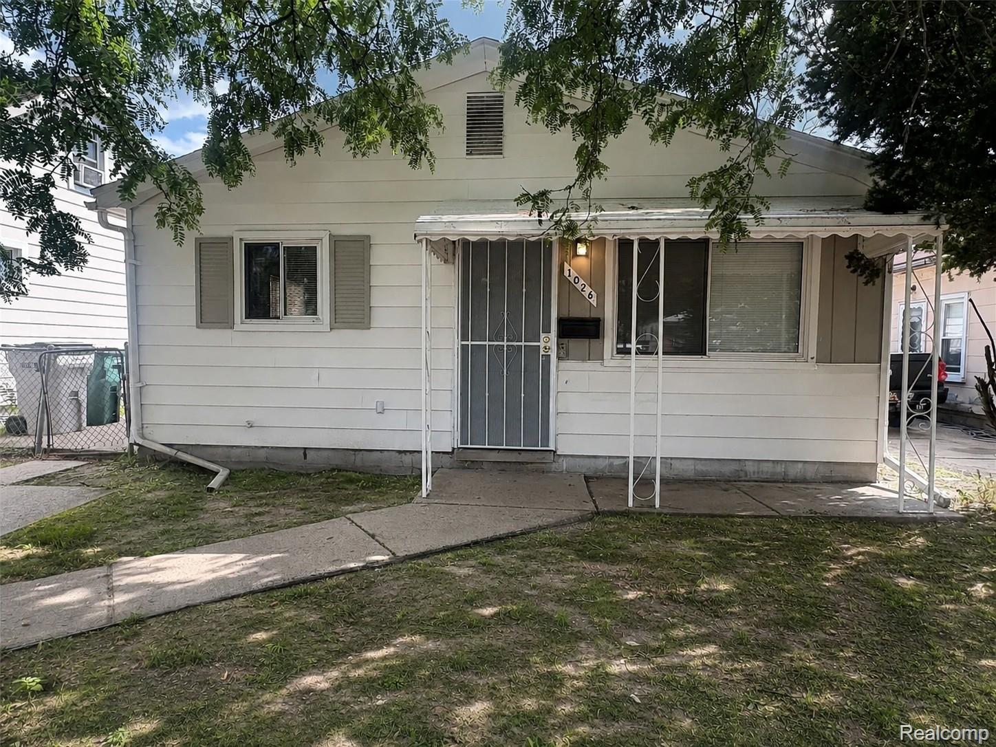 1026 E Evelyn Avenue Property Photo 1