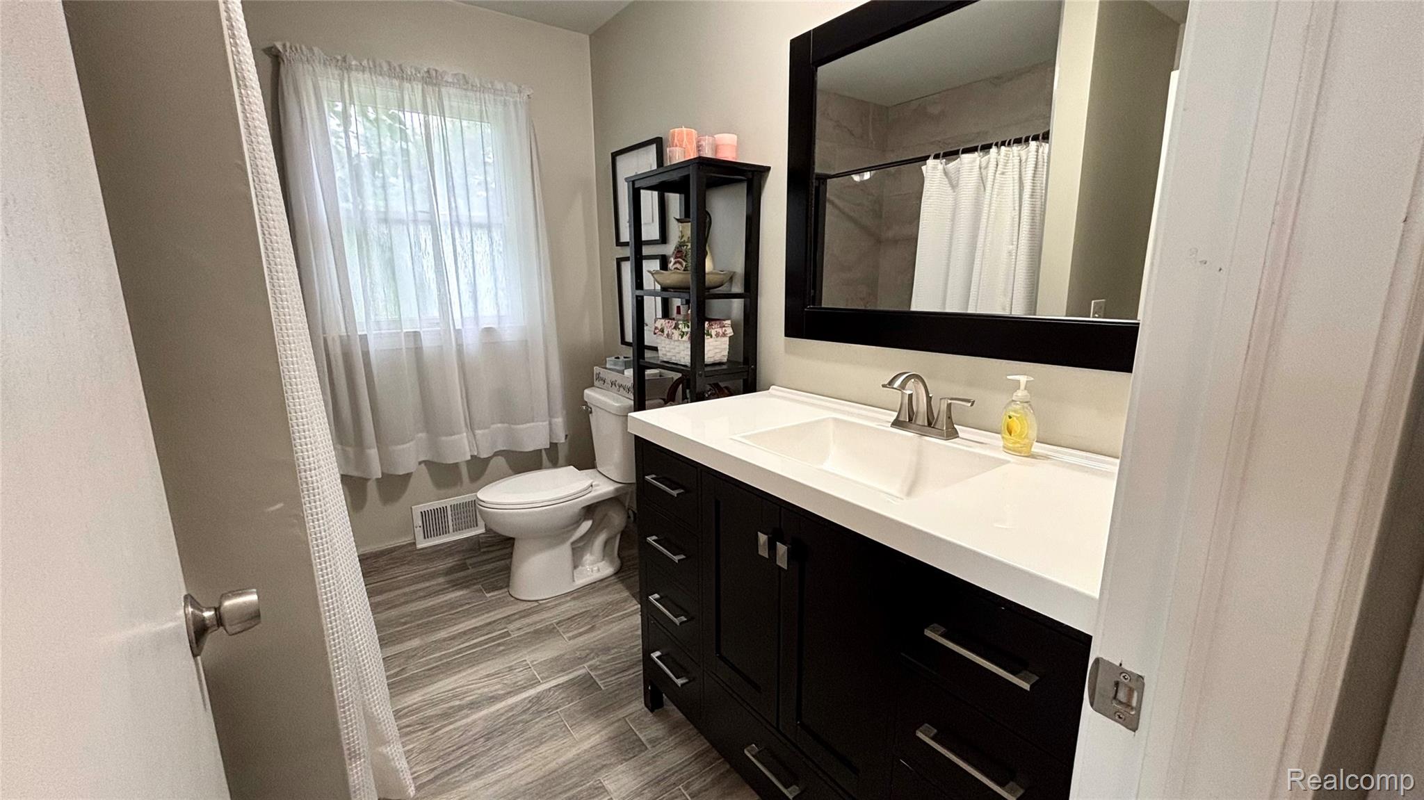 44783 Lake Crest Drive Property Photo 17