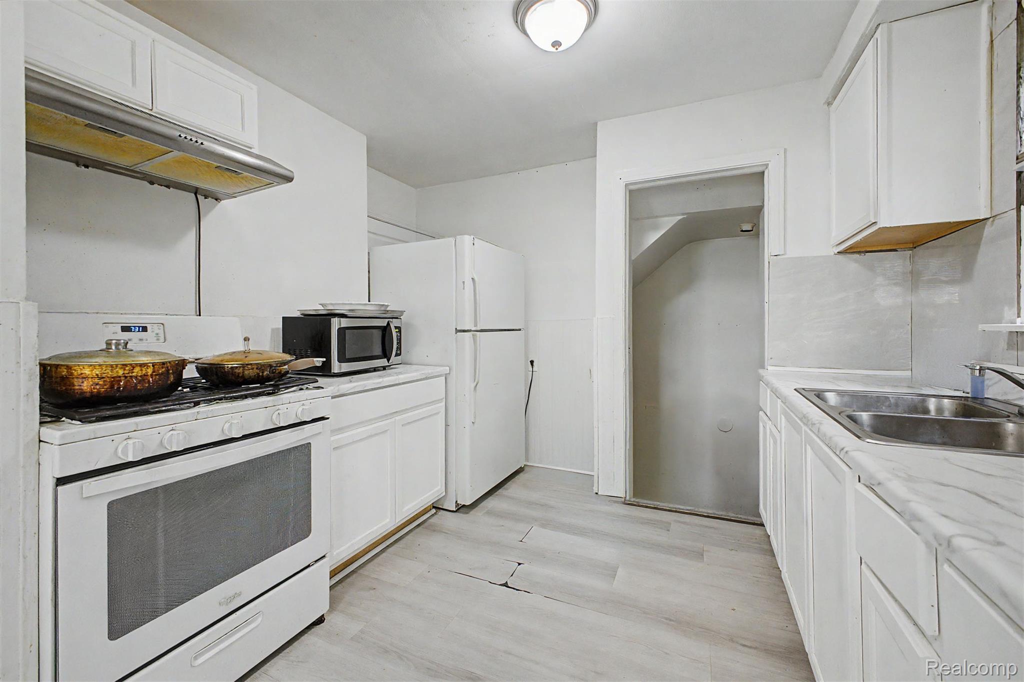 7434 Clayburn Street Property Photo 10