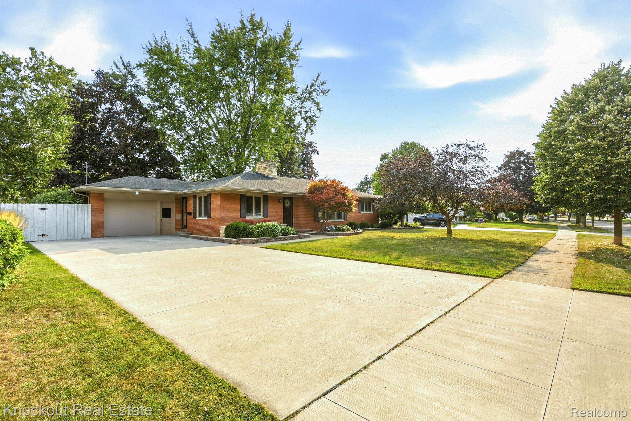 635 Heine Street Property Photo 1