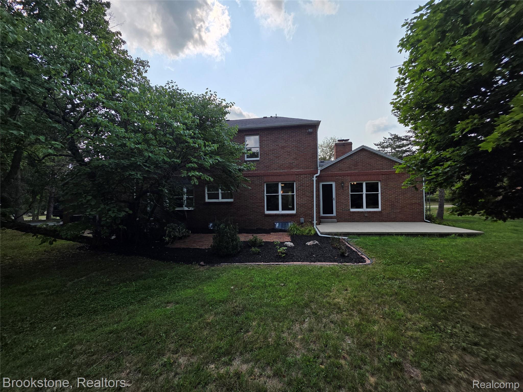 1210 Springborrow Drive Property Photo 3