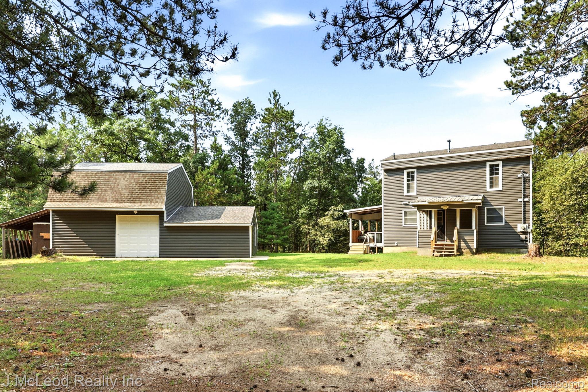 1738 E Pioneer Road Property Photo 1