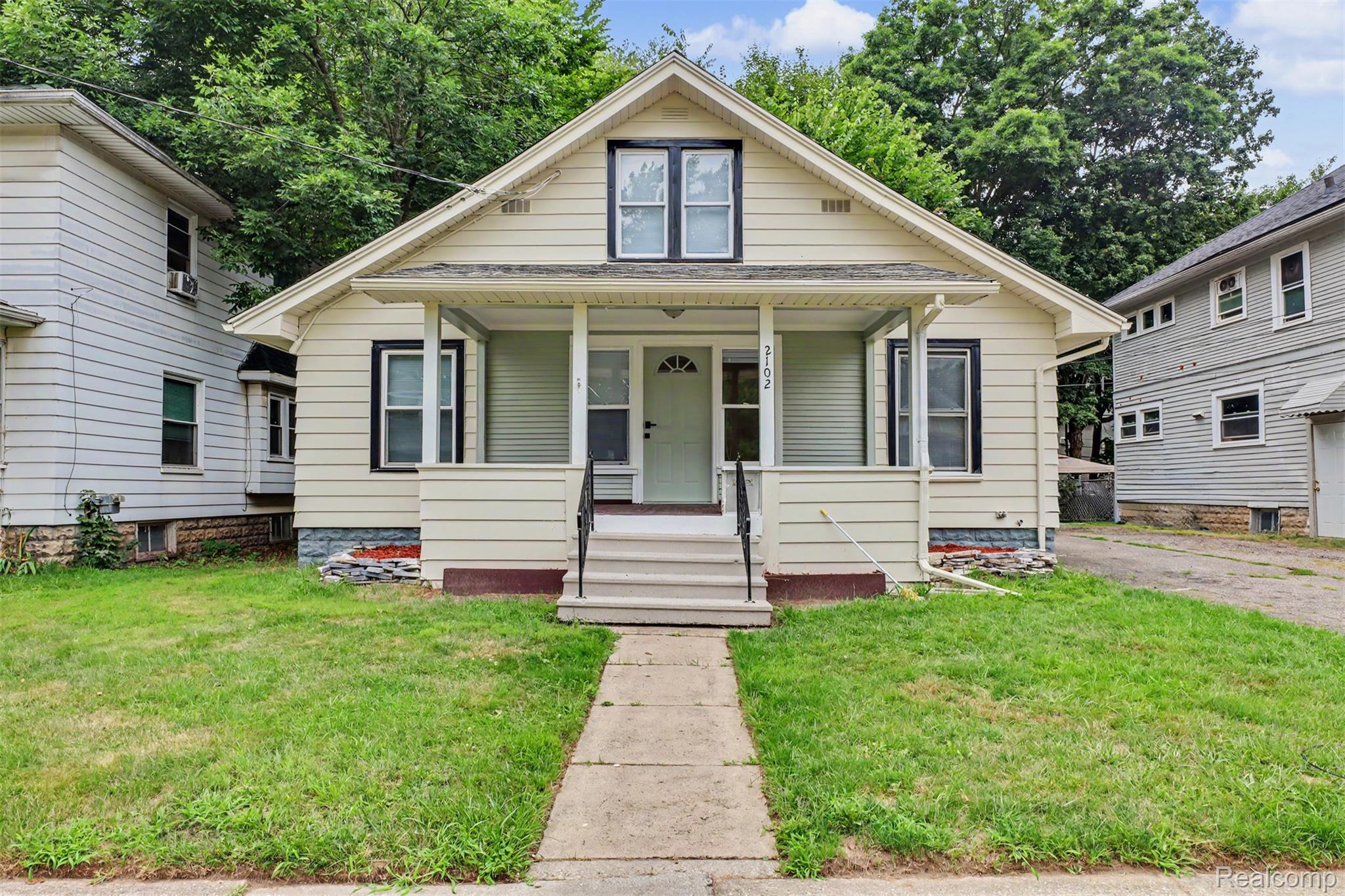2102 Forest Avenue Property Photo 2
