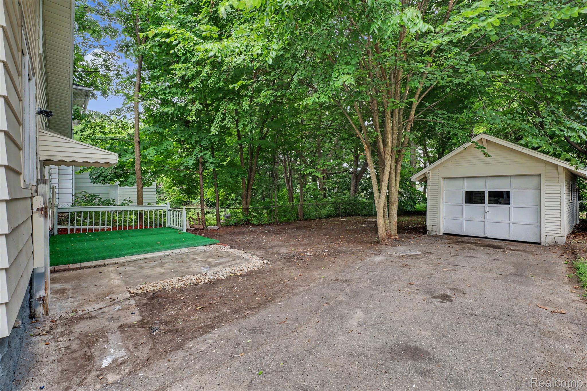 2102 Forest Avenue Property Photo 4