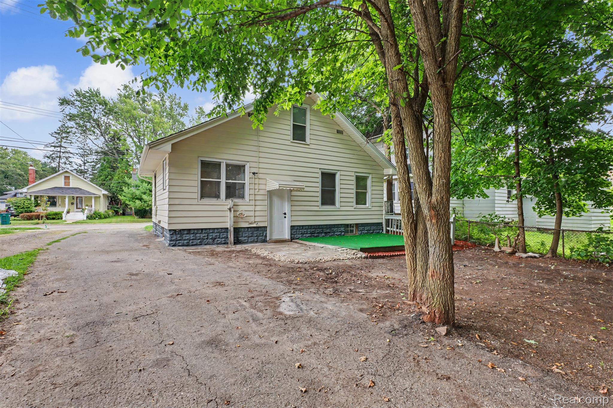 2102 Forest Avenue Property Photo 5