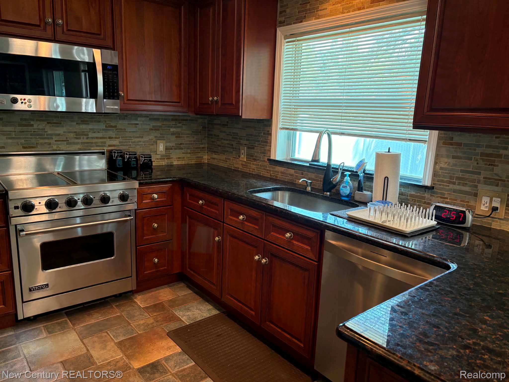 12831 Northfield Boulevard Property Photo 2