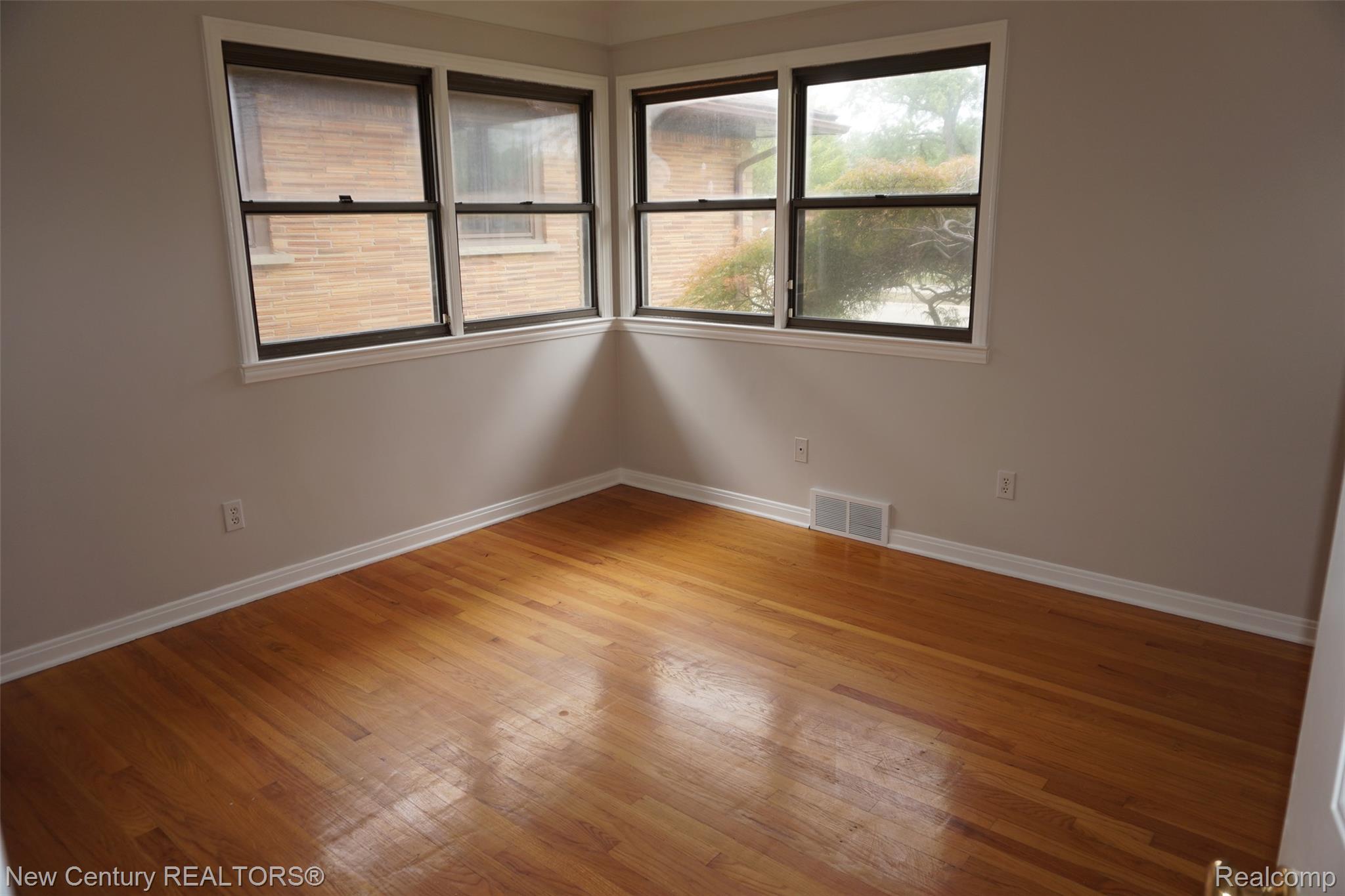 12831 Northfield Boulevard Property Photo 4