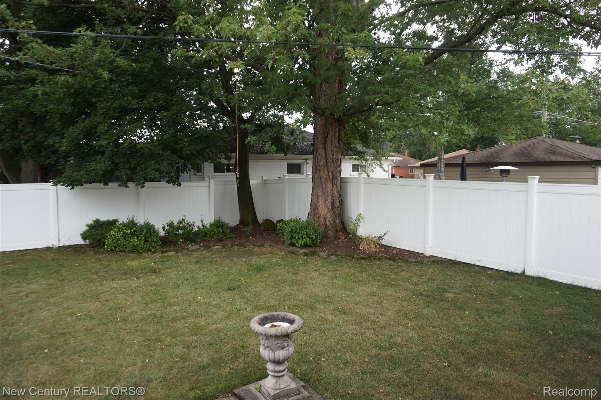 12831 Northfield Boulevard Property Photo 9