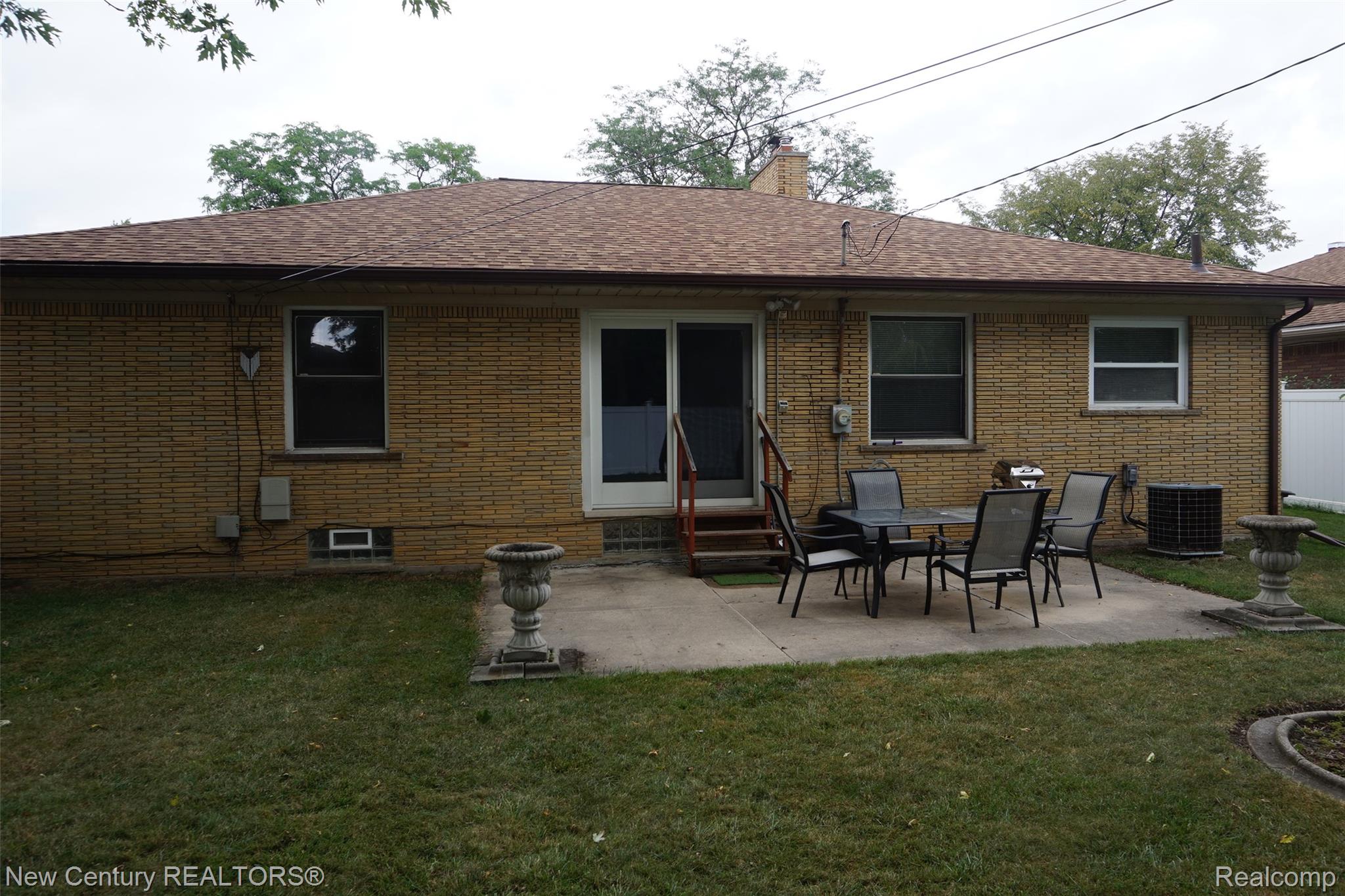 12831 Northfield Boulevard Property Photo 10