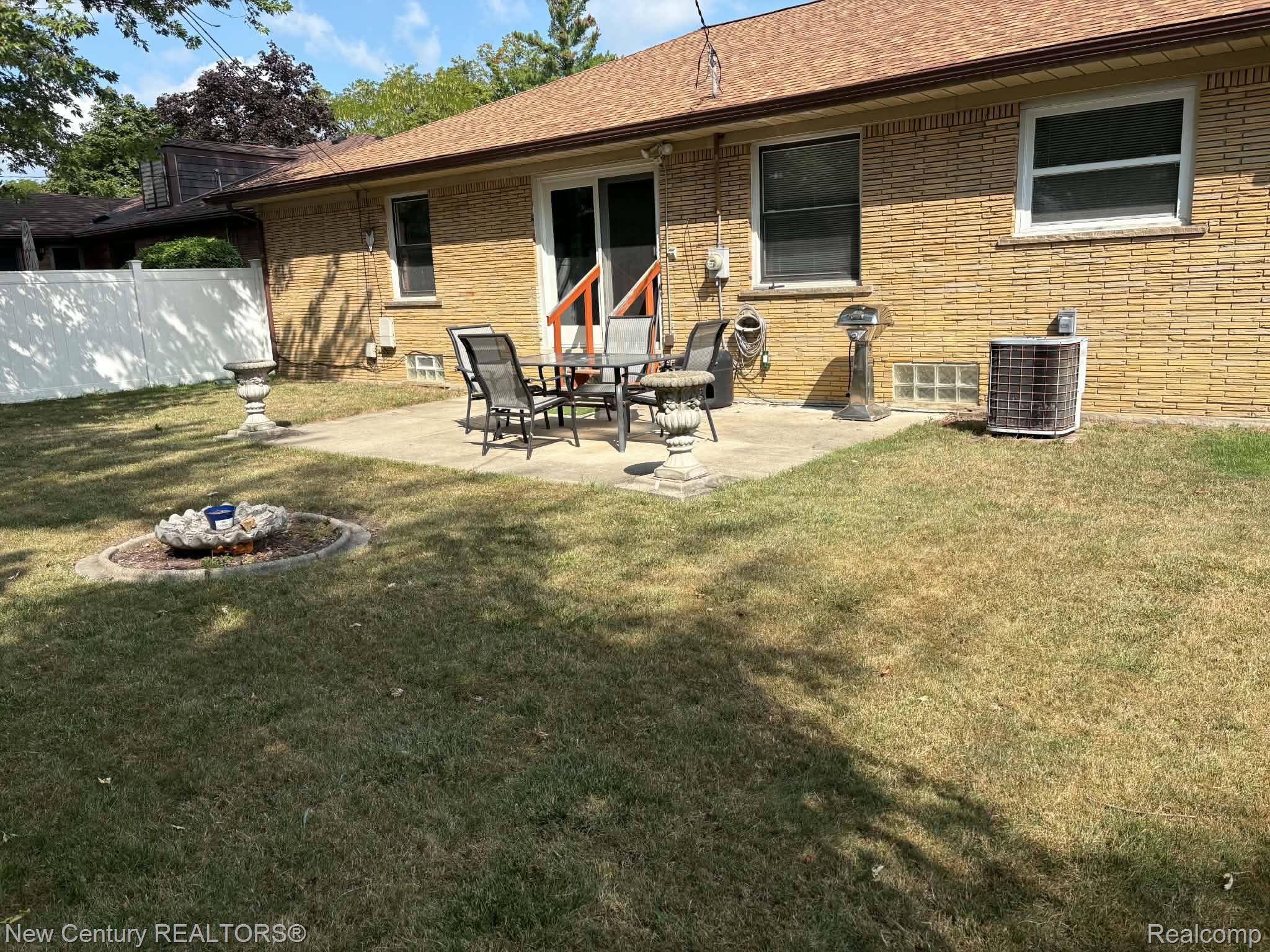 12831 Northfield Boulevard Property Photo 11