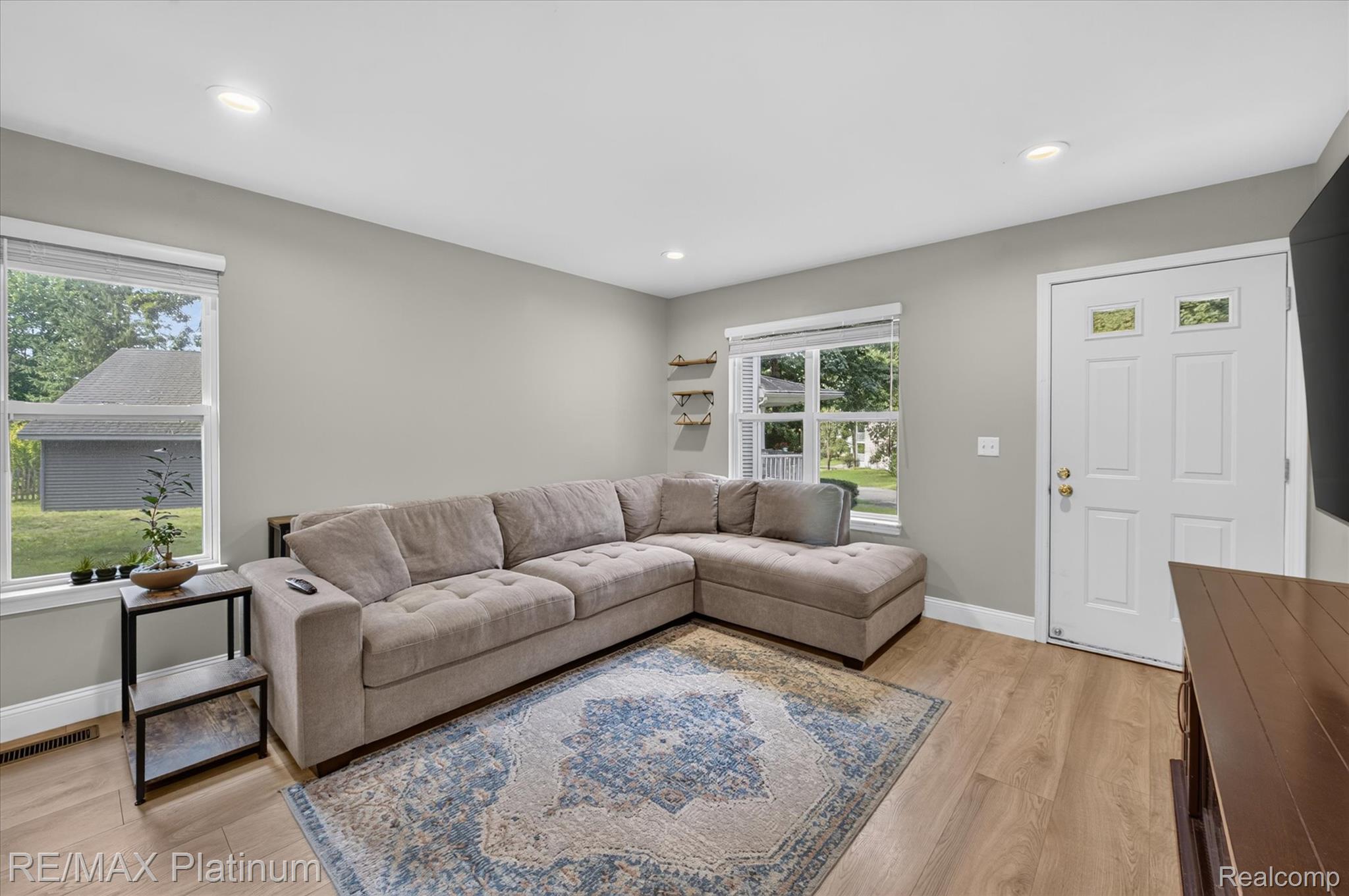 355 Springwell Lane Property Photo 4