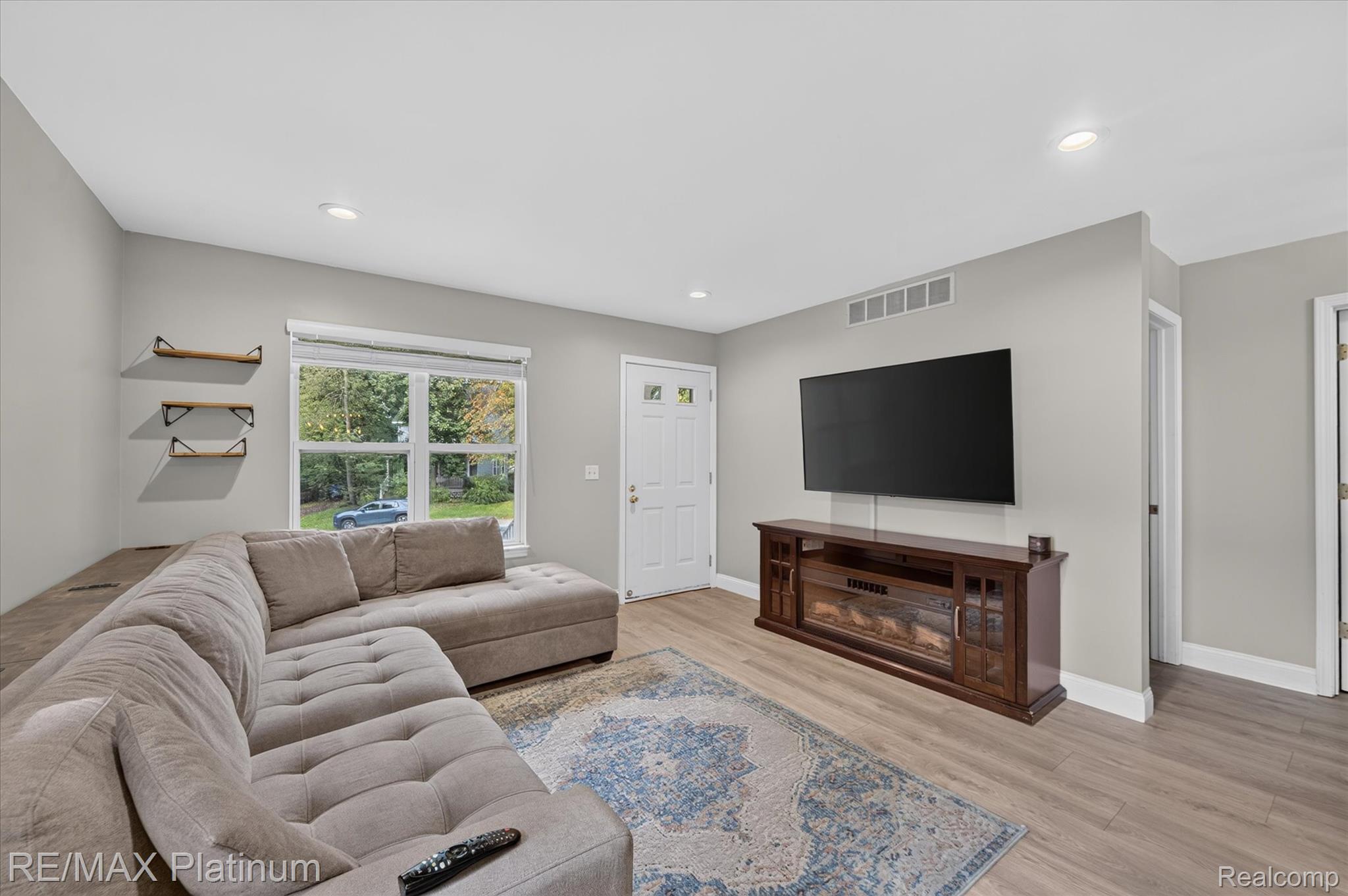 355 Springwell Lane Property Photo 5