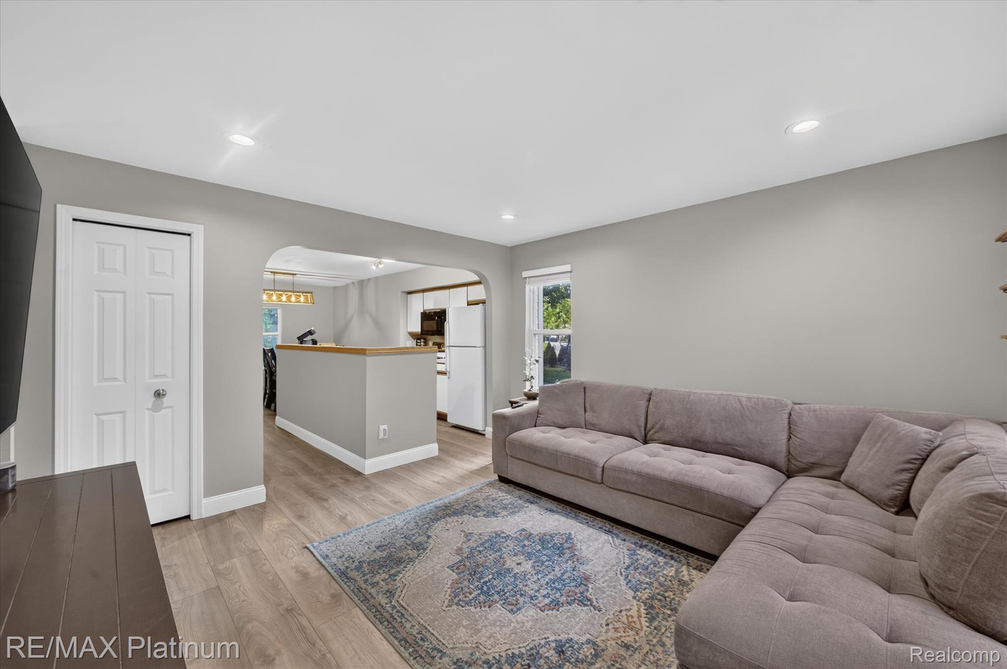 355 Springwell Lane Property Photo 6