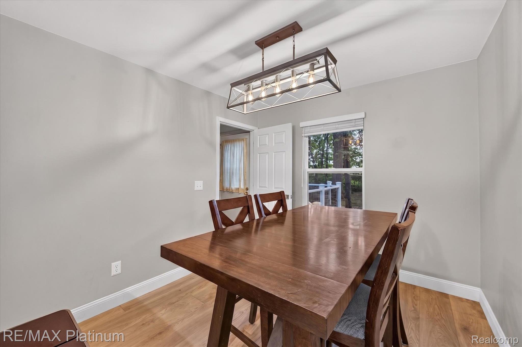 355 Springwell Lane Property Photo 10