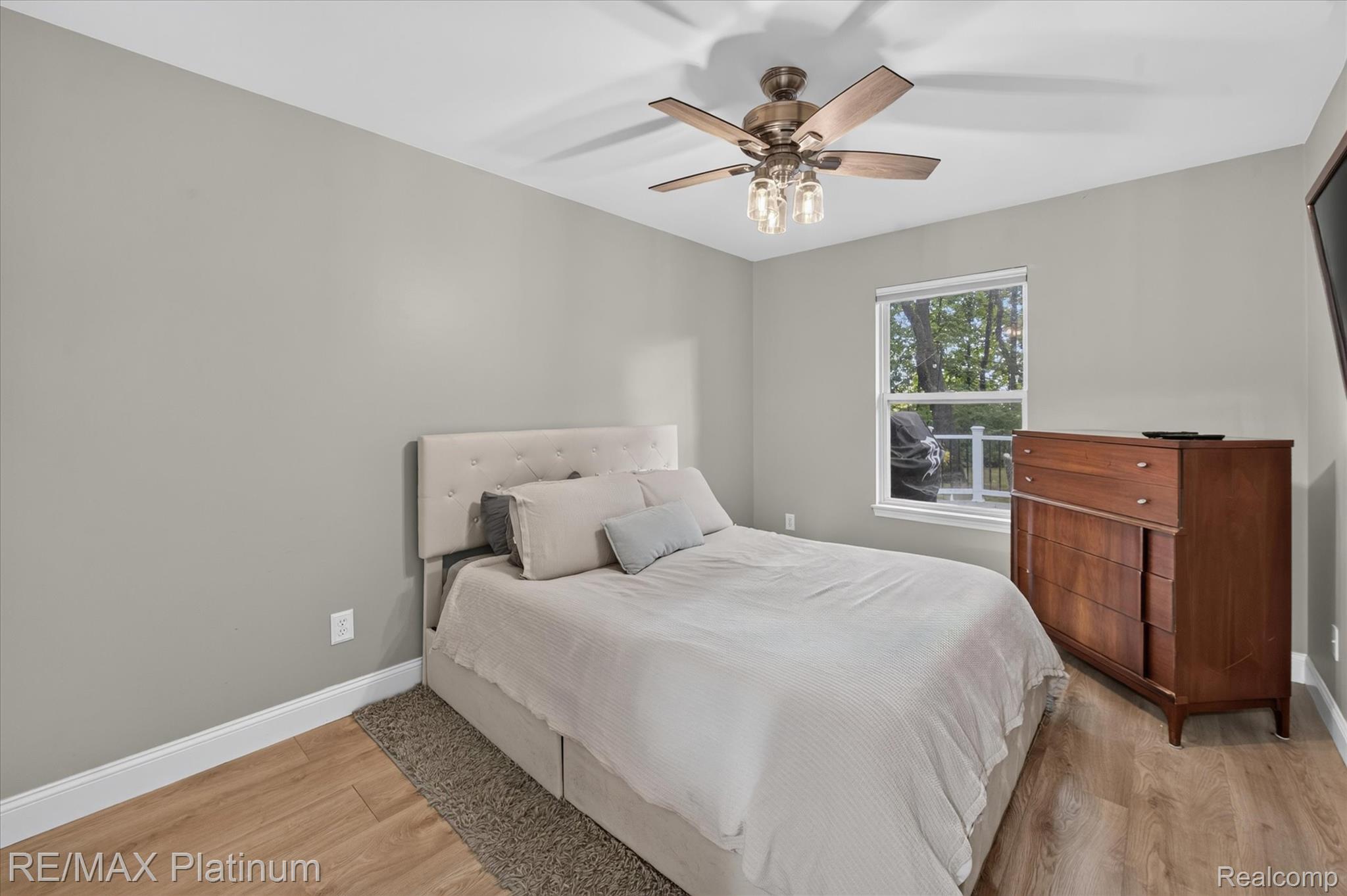 355 Springwell Lane Property Photo 11