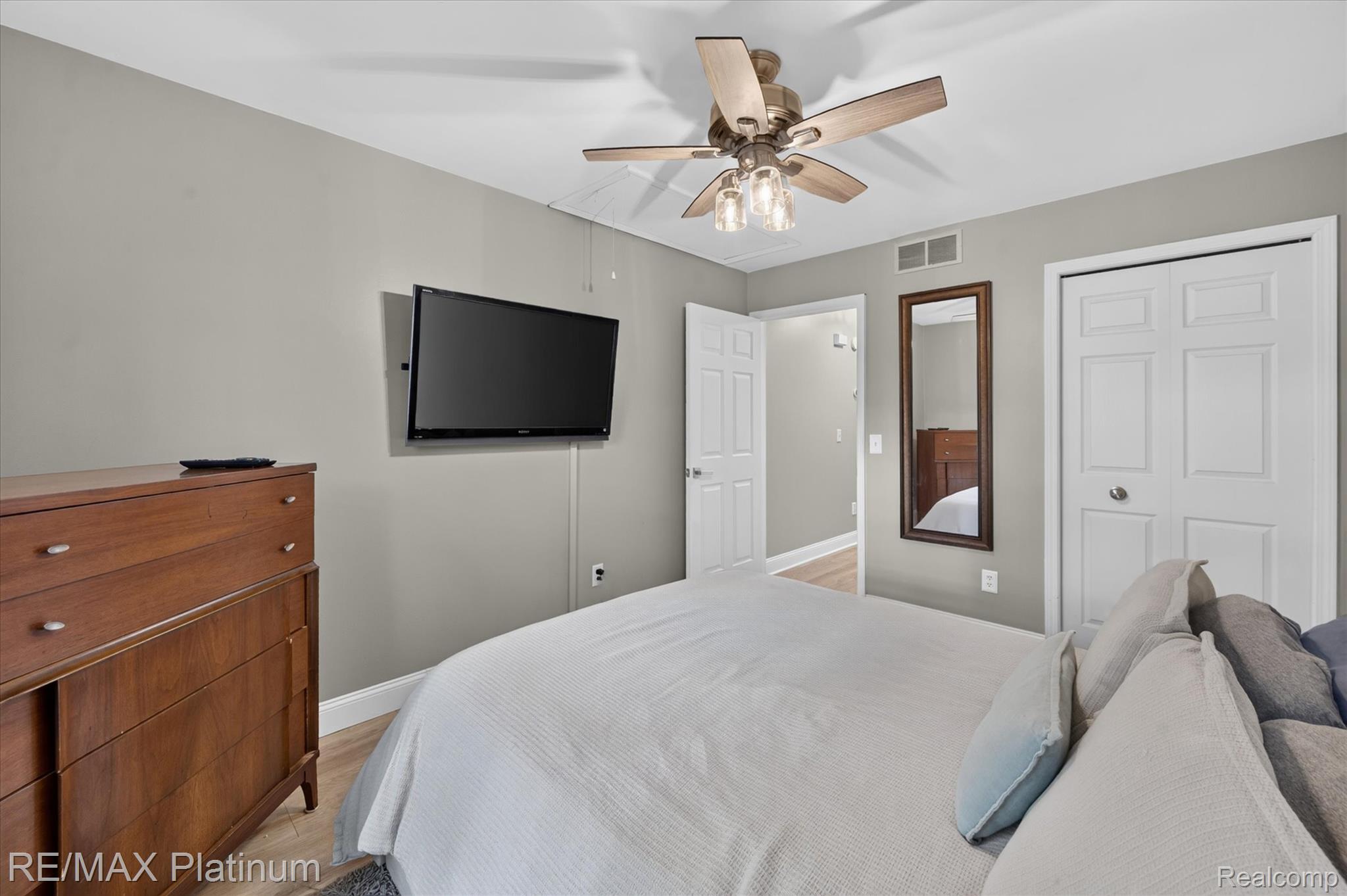 355 Springwell Lane Property Photo 12