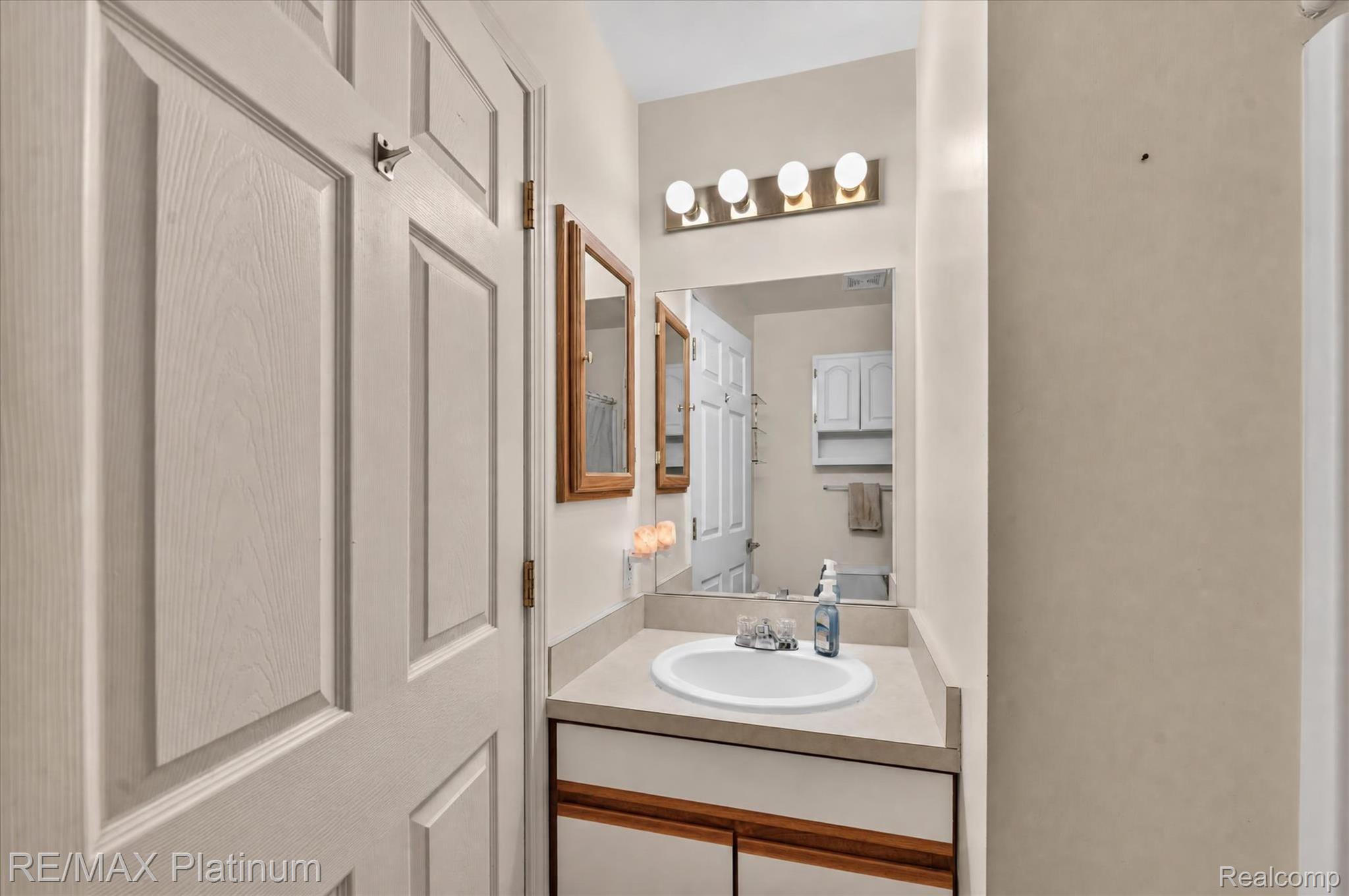 355 Springwell Lane Property Photo 13