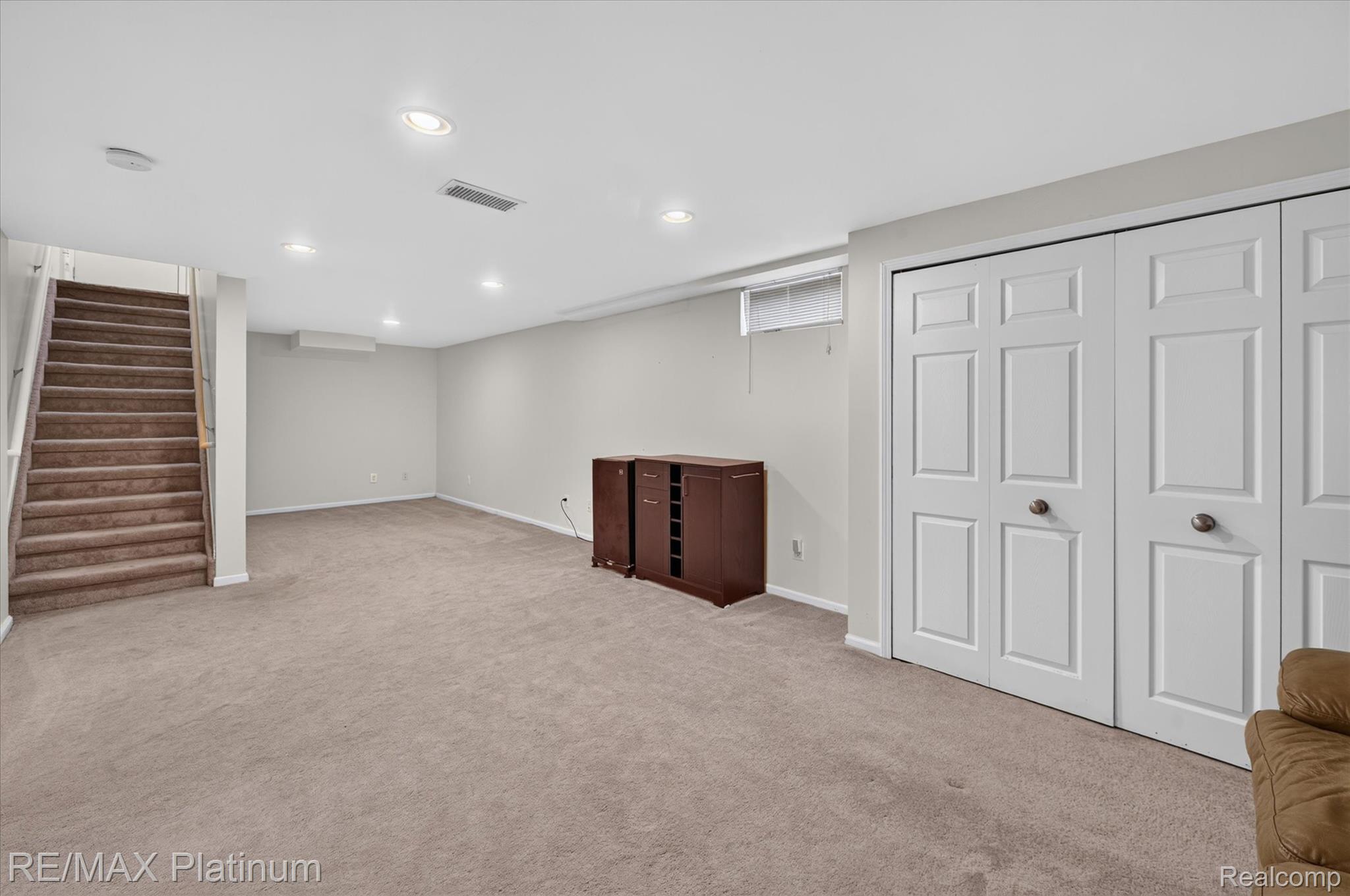 355 Springwell Lane Property Photo 16