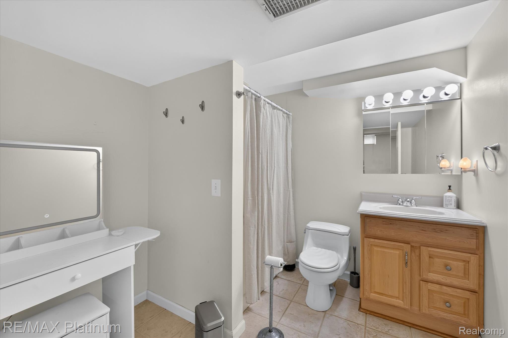 355 Springwell Lane Property Photo 18