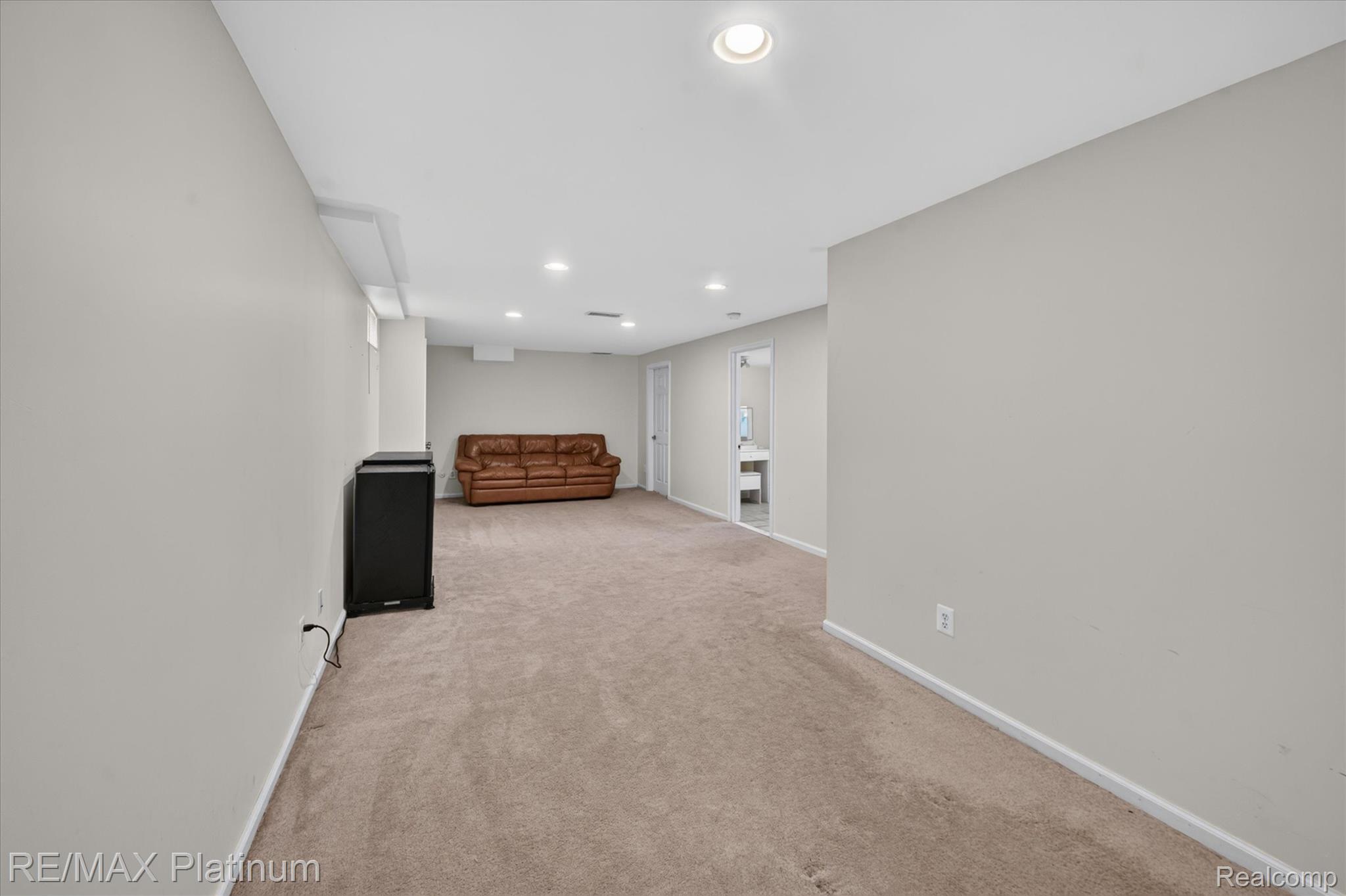 355 Springwell Lane Property Photo 19